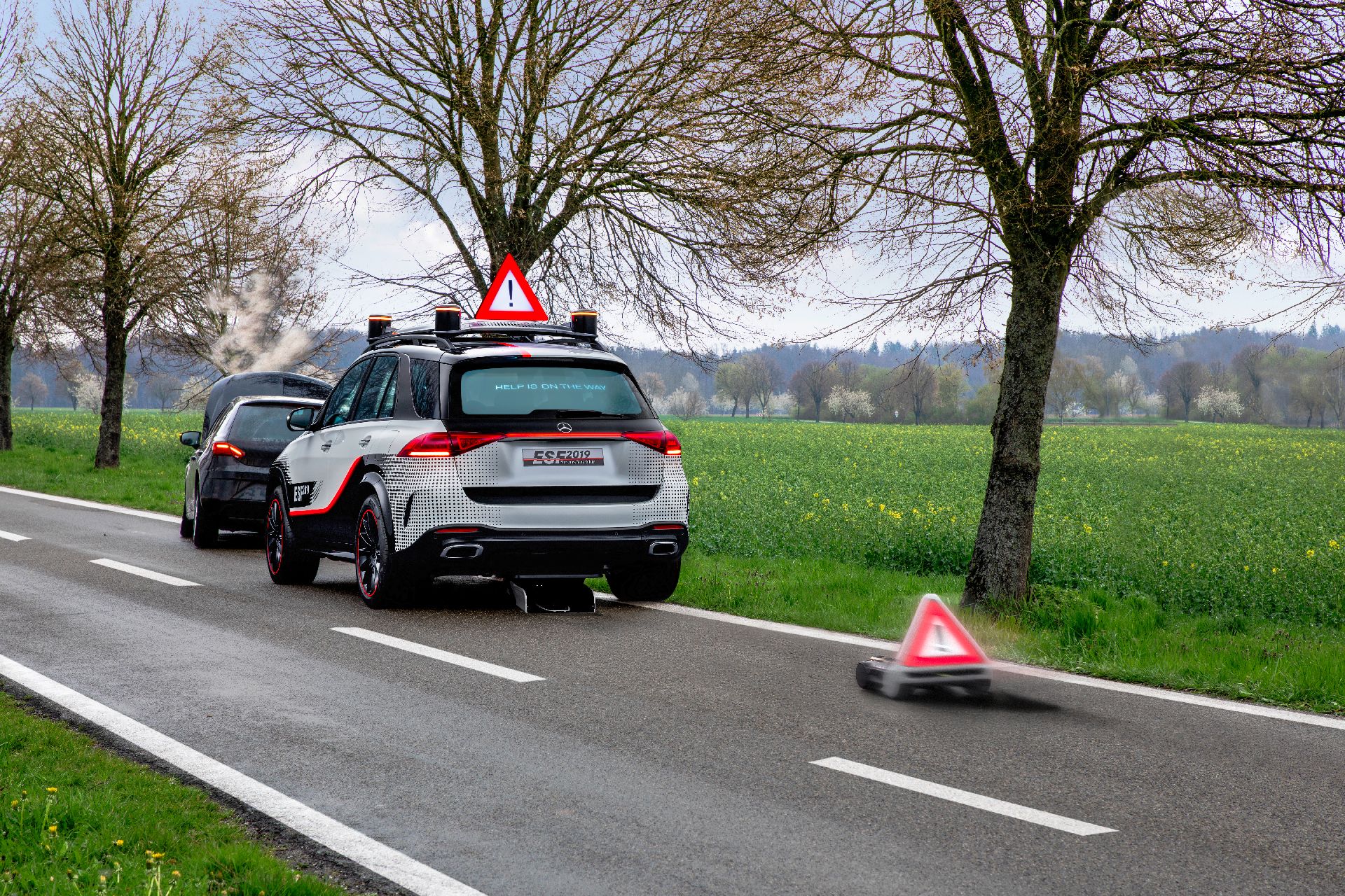 Das Experimental-Sicherheits-Fahrzeug (ESF) 2019
The Experimental Safety Vehicle (ESF) 2019 Mercedes’ New Experimental Safety Vehicle Points Towards The Future