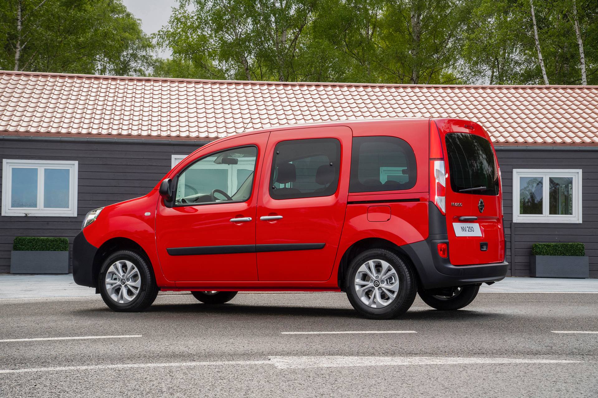 Nissan NV250 M1 Passenger Van 14 Badge-Engineered Nissan NV250 Compact Van Debuts In Europe