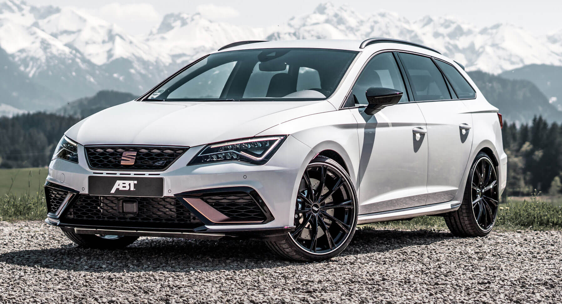The new Seat Leon Cupra R is here