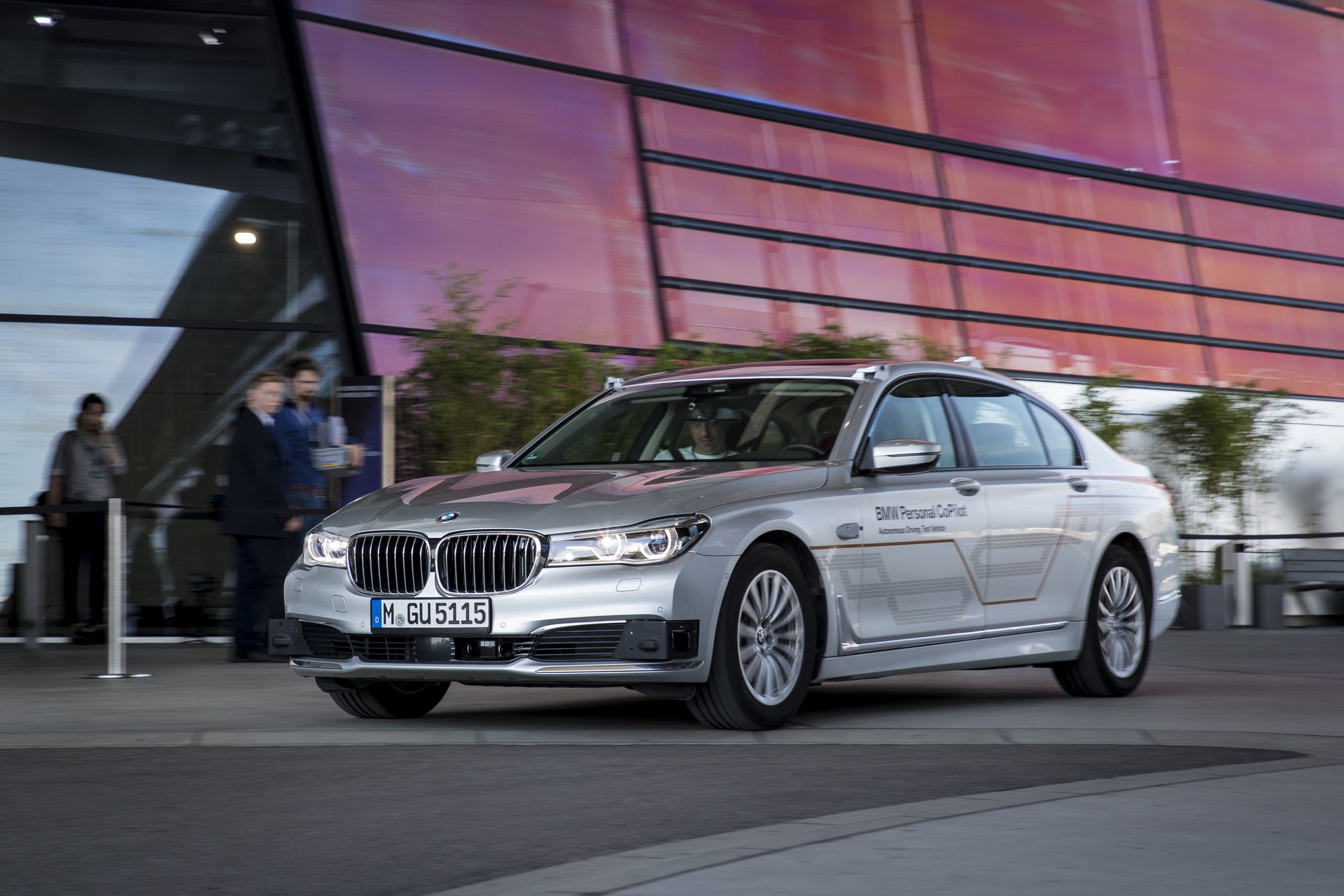 BMW Shows Off 7-Series Prototype With Level 4 Autonomous Tech