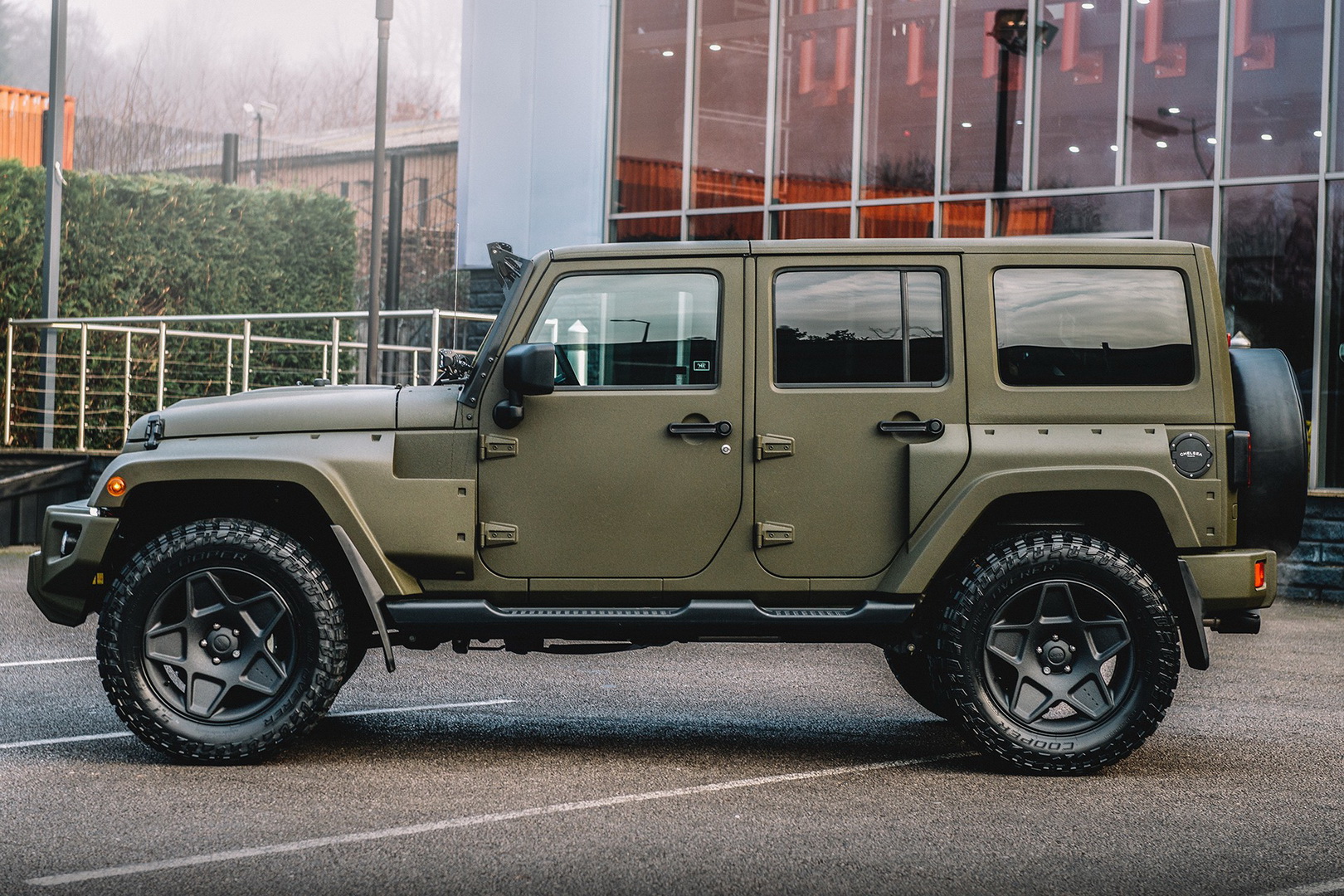 Kahn’s Jeep Wrangler Black Hawk Expedition Looks Like A Very Luxurious Military Vehicle