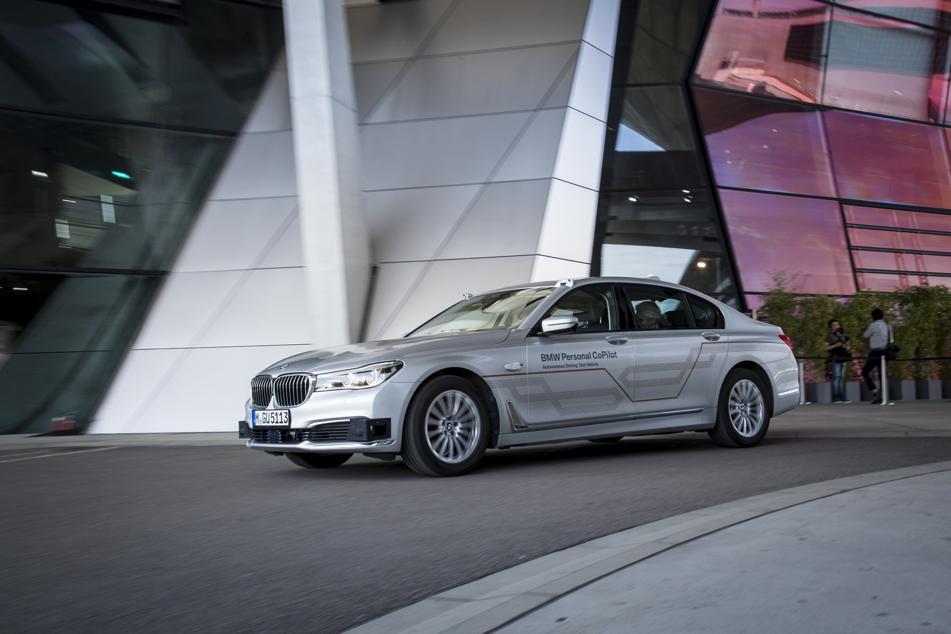 BMW Shows Off 7-Series Prototype With Level 4 Autonomous Tech