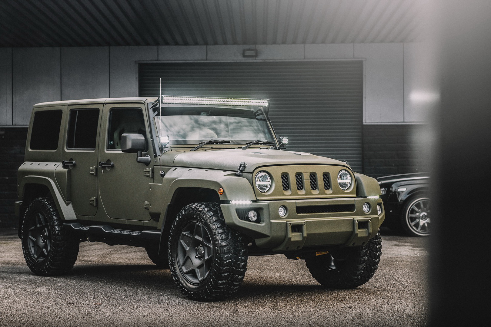 Kahn’s Jeep Wrangler Black Hawk Expedition Looks Like A Very Luxurious Military Vehicle