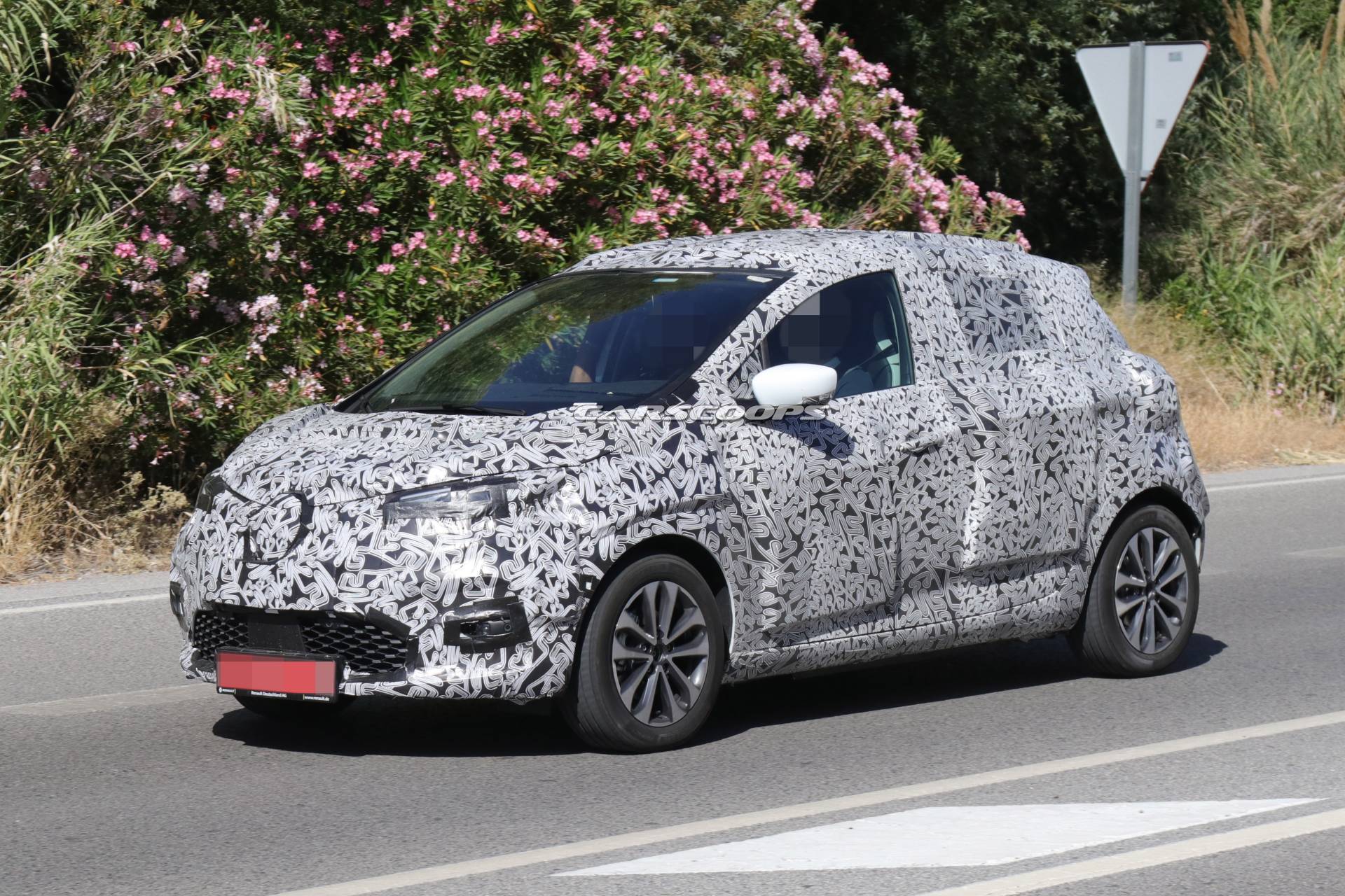 2020 Renault Zoe Gearing Up To Face Upcoming Fierce Competition