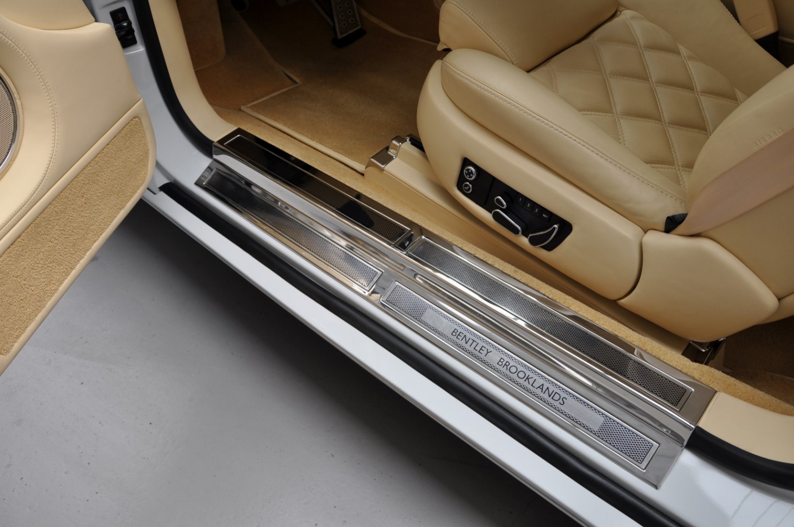 Delivery-Mileage 2009 Bentley Brooklands Is More Expensive Than New Conti GT