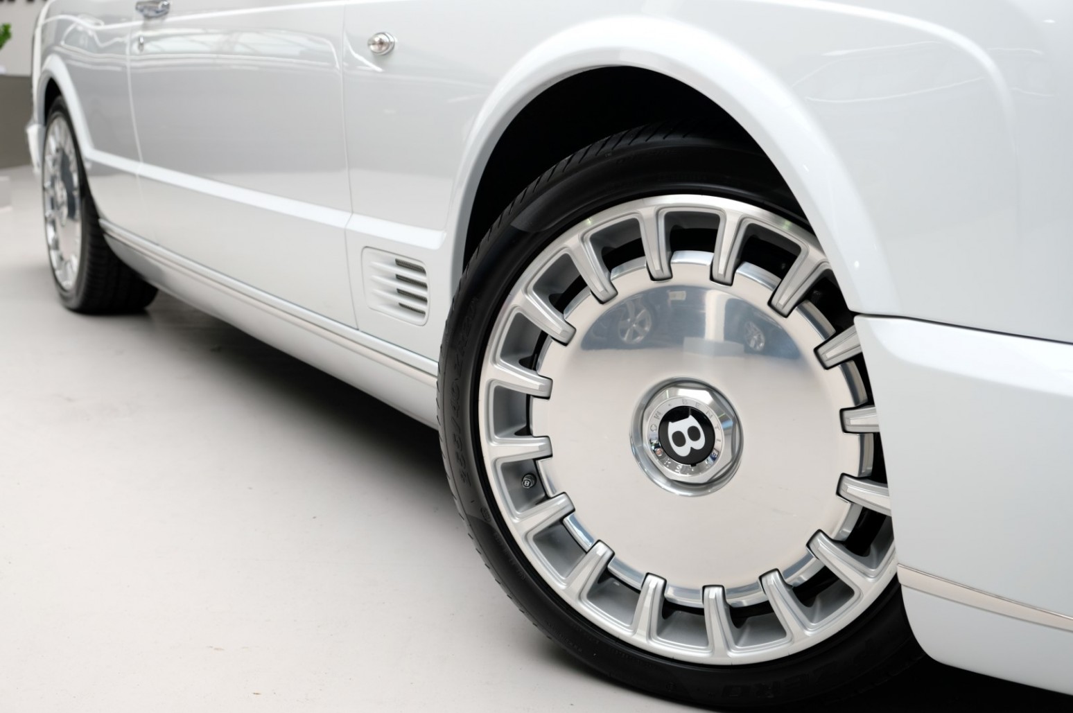 Delivery-Mileage 2009 Bentley Brooklands Is More Expensive Than New Conti GT