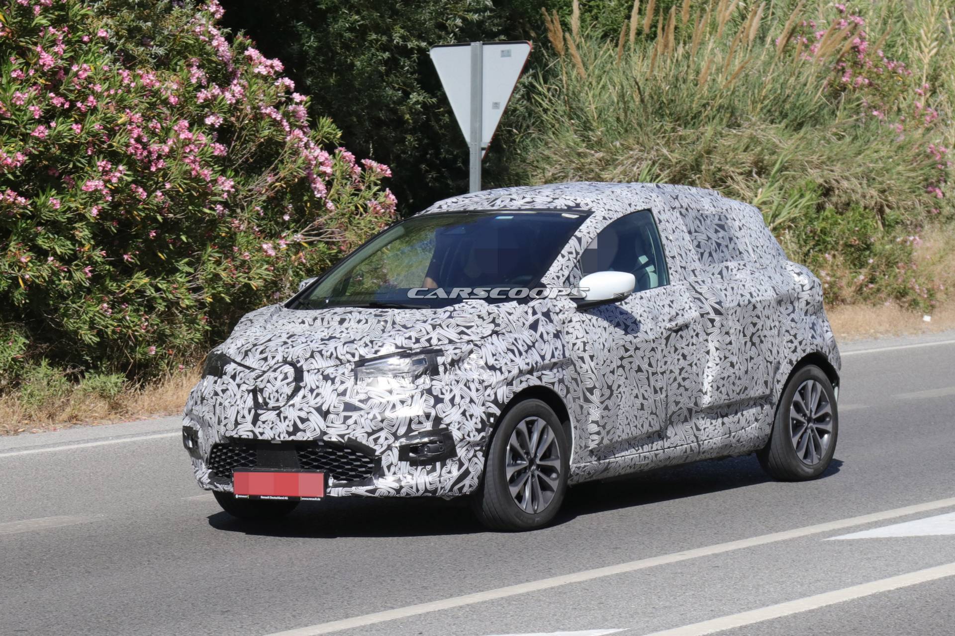 2020 Renault Zoe Gearing Up To Face Upcoming Fierce Competition
