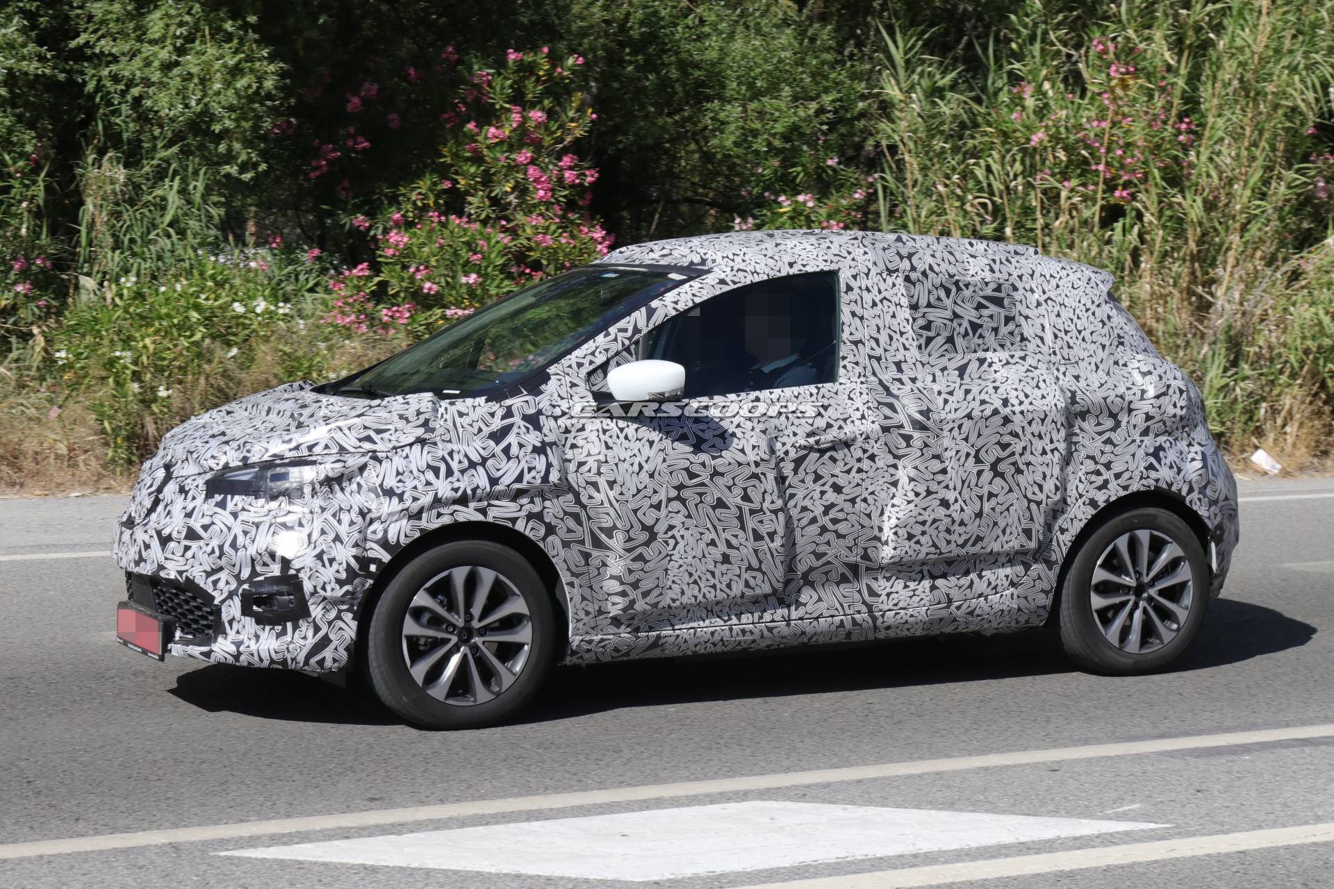 2020 Renault Zoe Gearing Up To Face Upcoming Fierce Competition