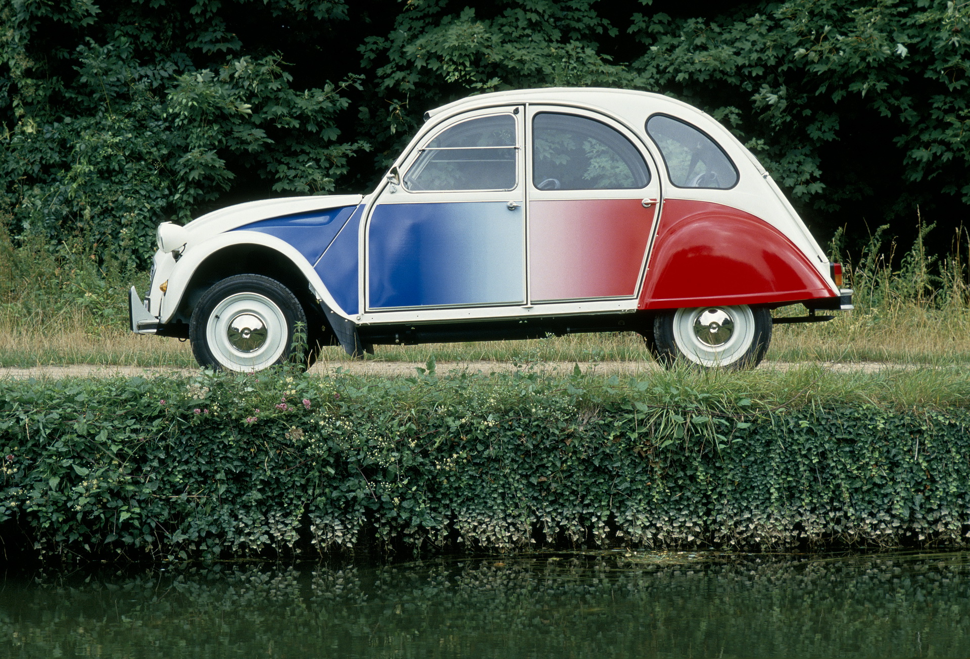 Citroen Has No Plans Of Resurrecting The Iconic 2CV