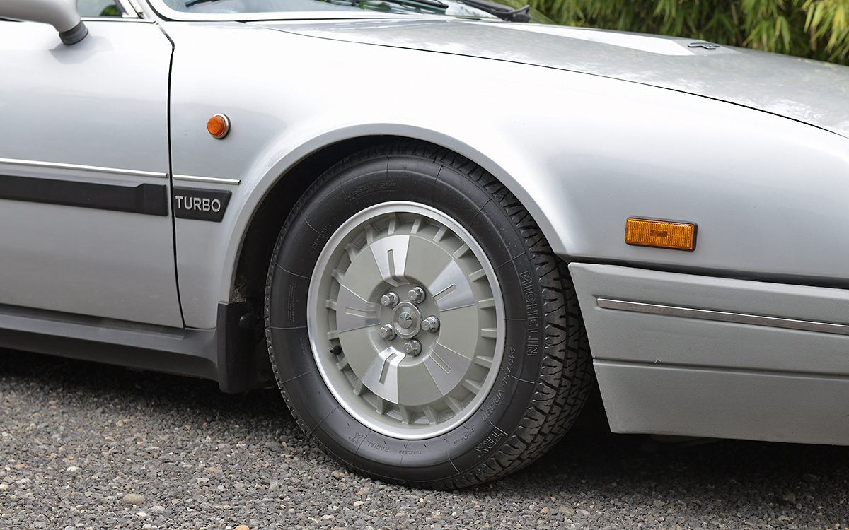 Oh là là: 1986 Citroen CX 25 Prestige Turbo Is Old Europe At Its Chicest