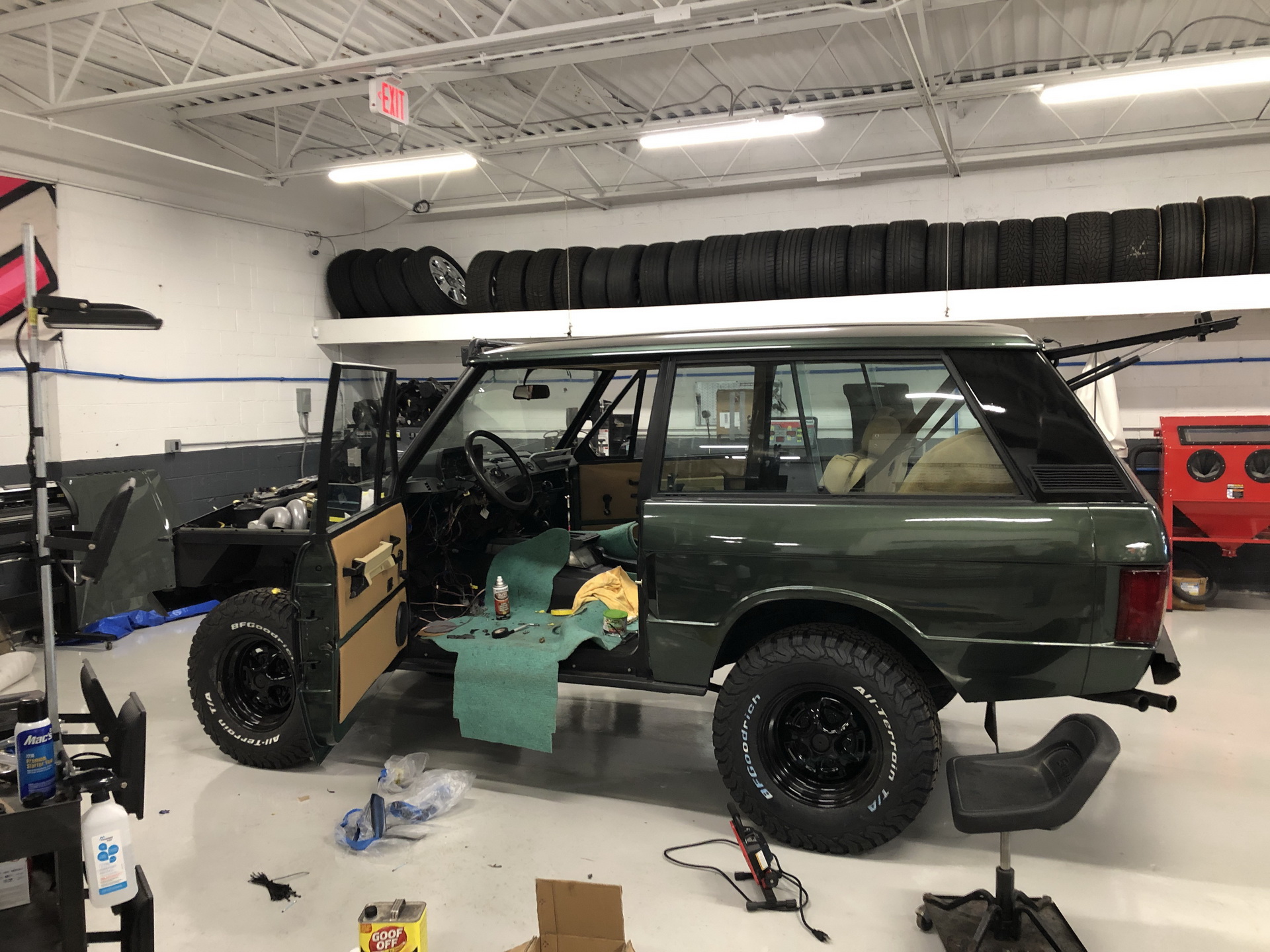 1974 Range Rover Gets A Classy Makeover From Legacy Overland