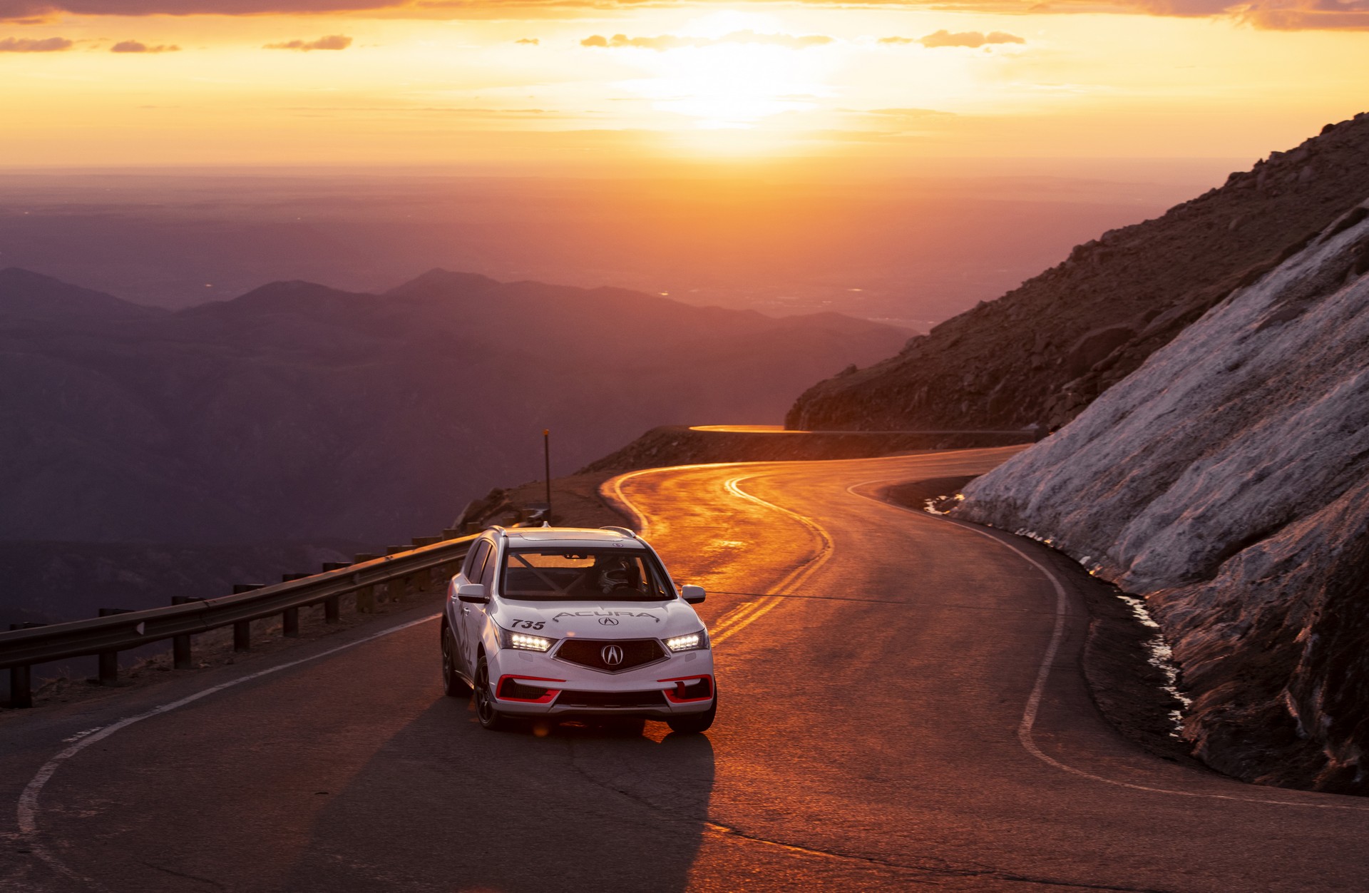 Acura To Tackle Pikes Peak With A 400 HP MDX Sport Hybrid
