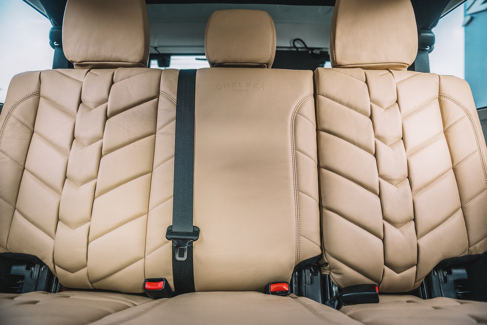 Kahn’s Jeep Wrangler Black Hawk Expedition Looks Like A Very Luxurious Military Vehicle