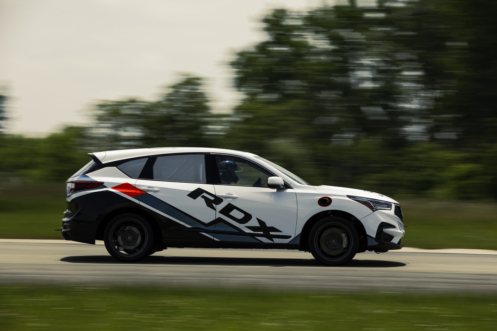 Acura To Tackle Pikes Peak With A 400 HP MDX Sport Hybrid