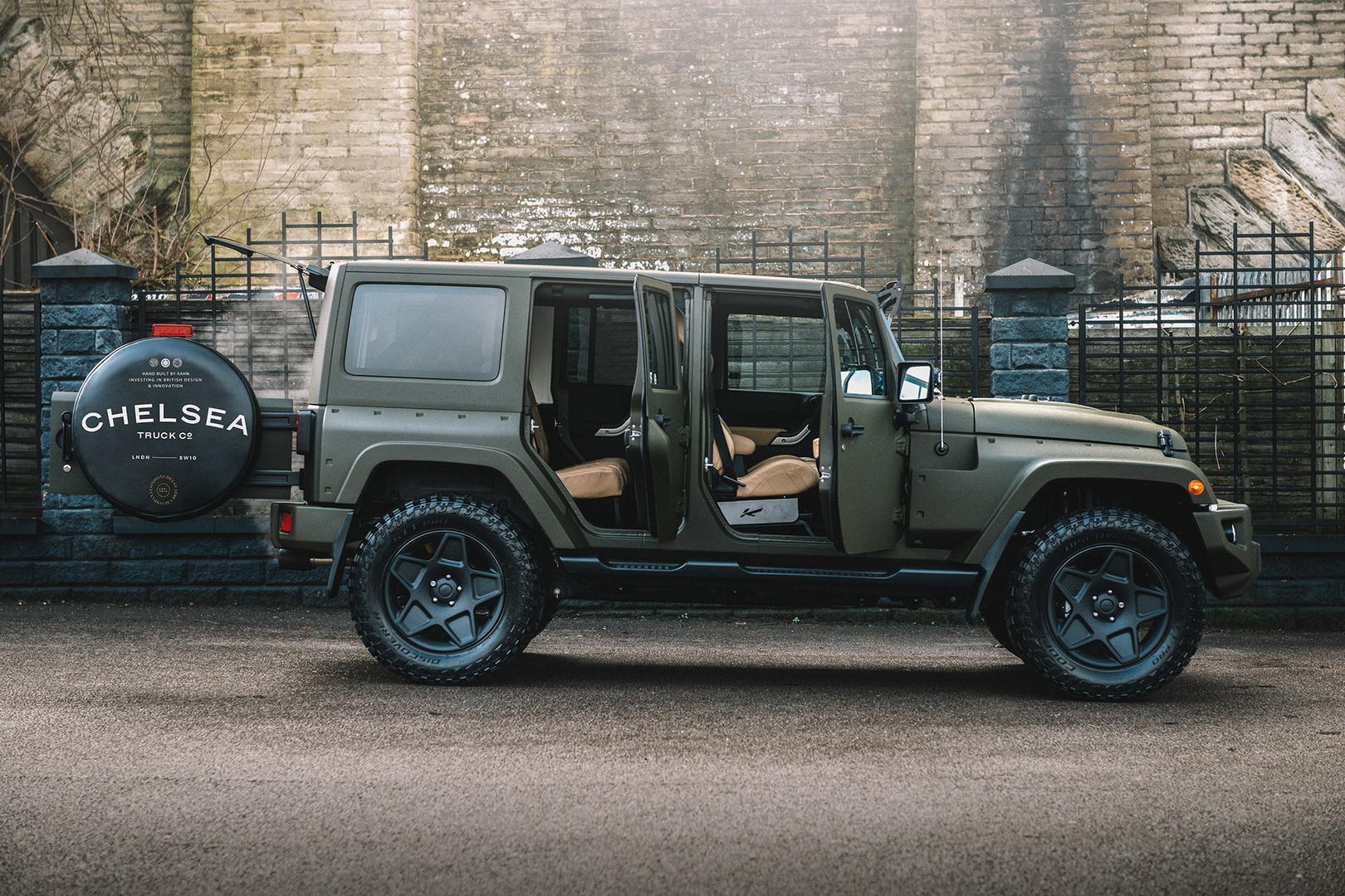 Kahn’s Jeep Wrangler Black Hawk Expedition Looks Like A Very Luxurious Military Vehicle
