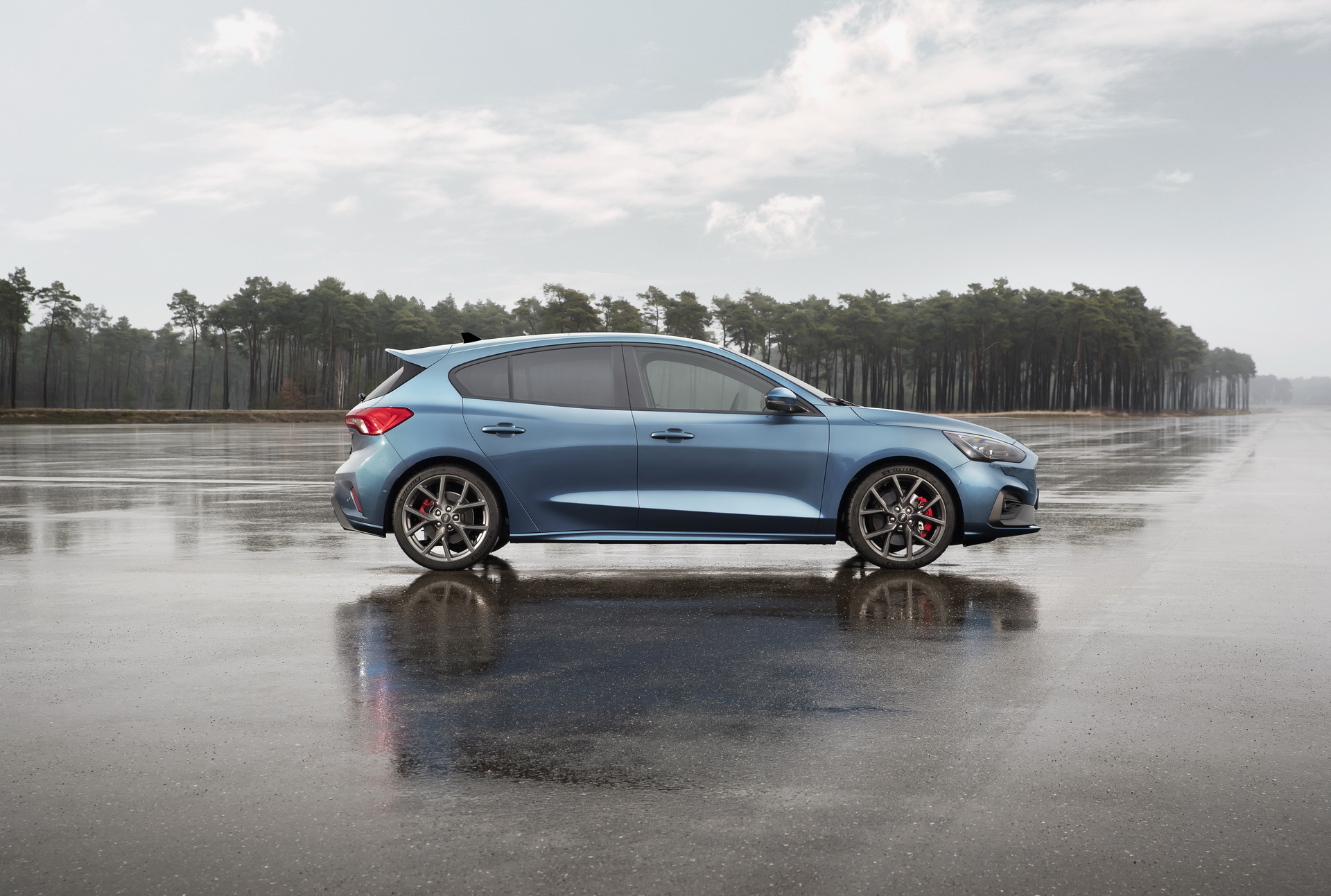 2019 Ford Focus ST Offers Faster In-Gear Acceleration Than Previous AWD Focus RS
