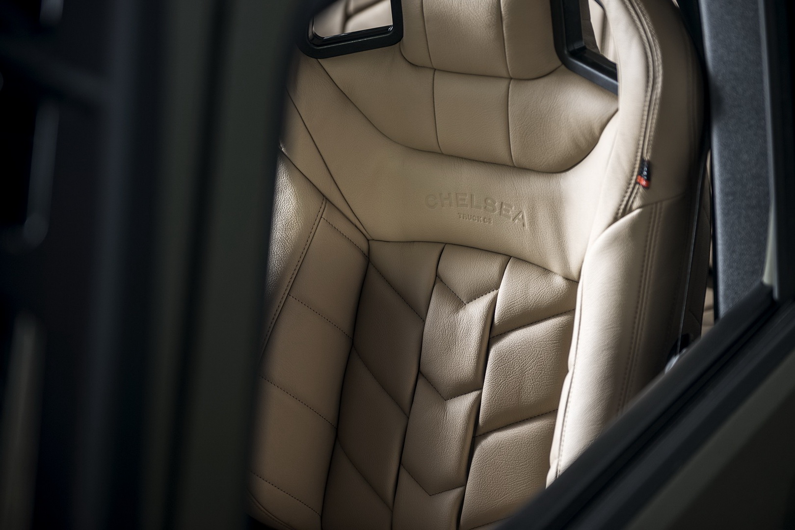 Kahn’s Jeep Wrangler Black Hawk Expedition Looks Like A Very Luxurious Military Vehicle