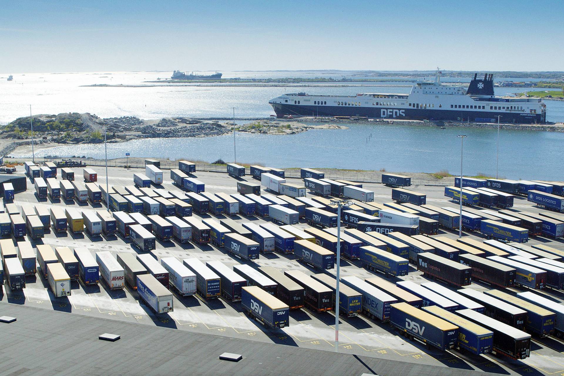 Volvo Trucks’ Self-Driving “Vera” Starts Transporting Containers In Sweden