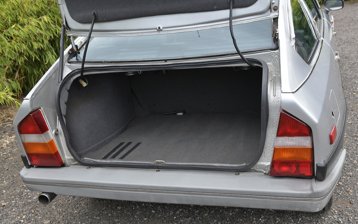 Oh là là: 1986 Citroen CX 25 Prestige Turbo Is Old Europe At Its Chicest