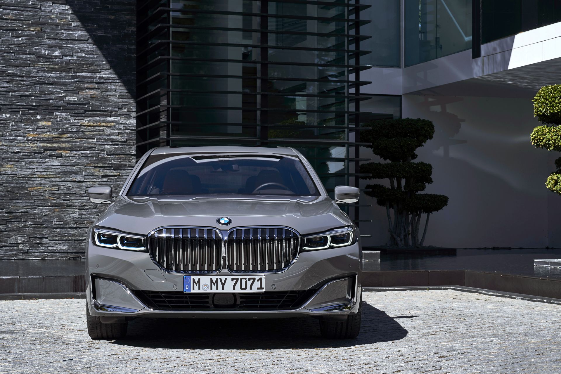 BMW Says It Doesn’t See A Future For Its V12 Engine