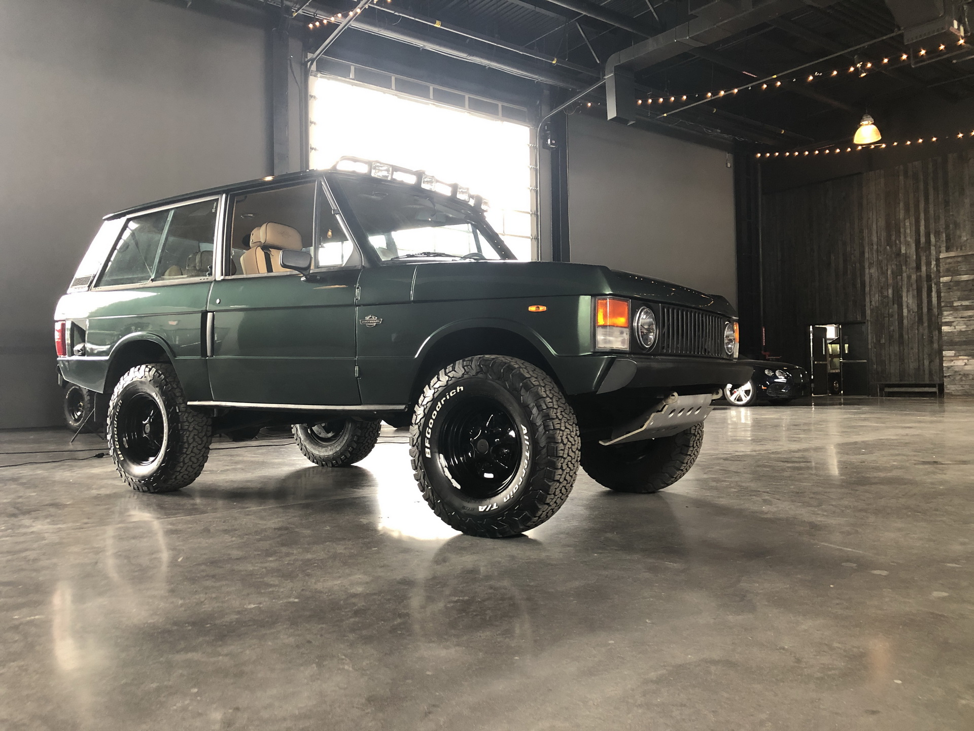 1974 Range Rover Gets A Classy Makeover From Legacy Overland