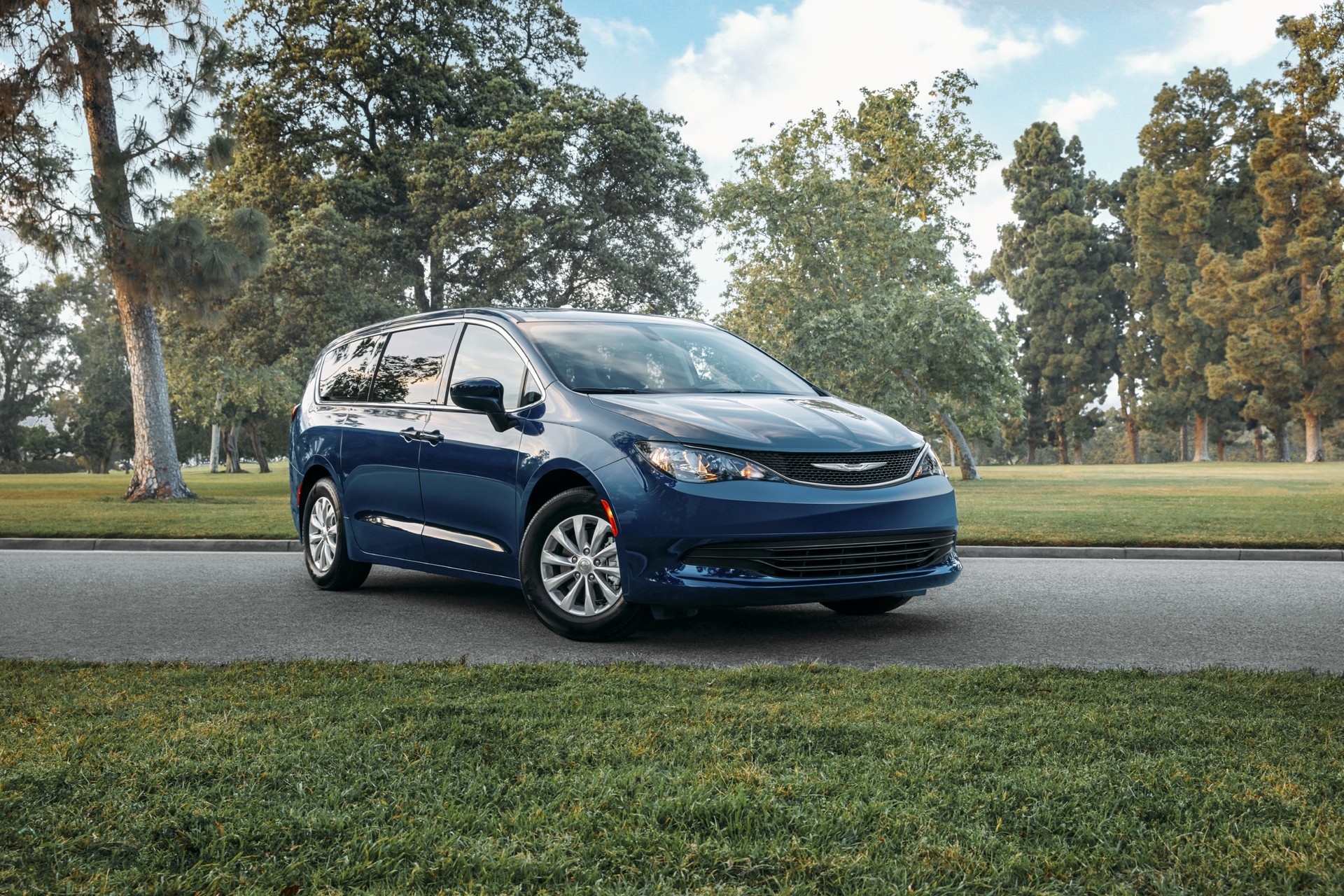 Chrysler Voyager Returns As The Poor Man’s Pacifica