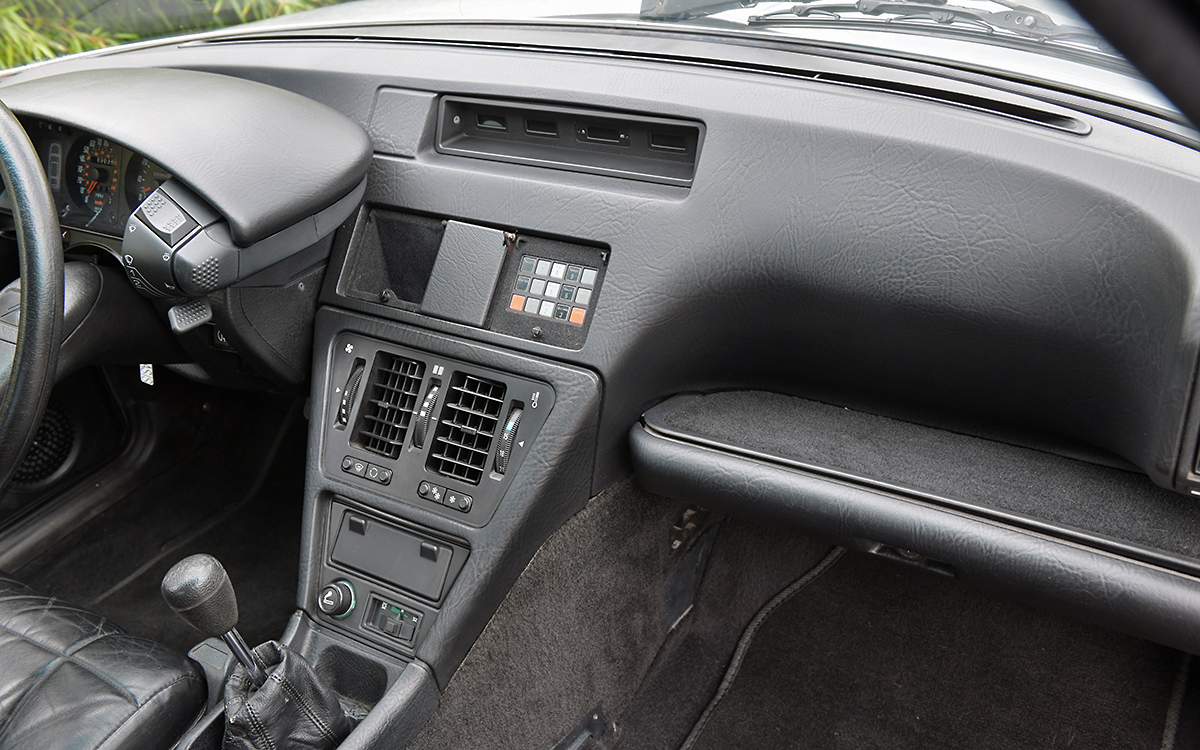 Oh là là: 1986 Citroen CX 25 Prestige Turbo Is Old Europe At Its Chicest