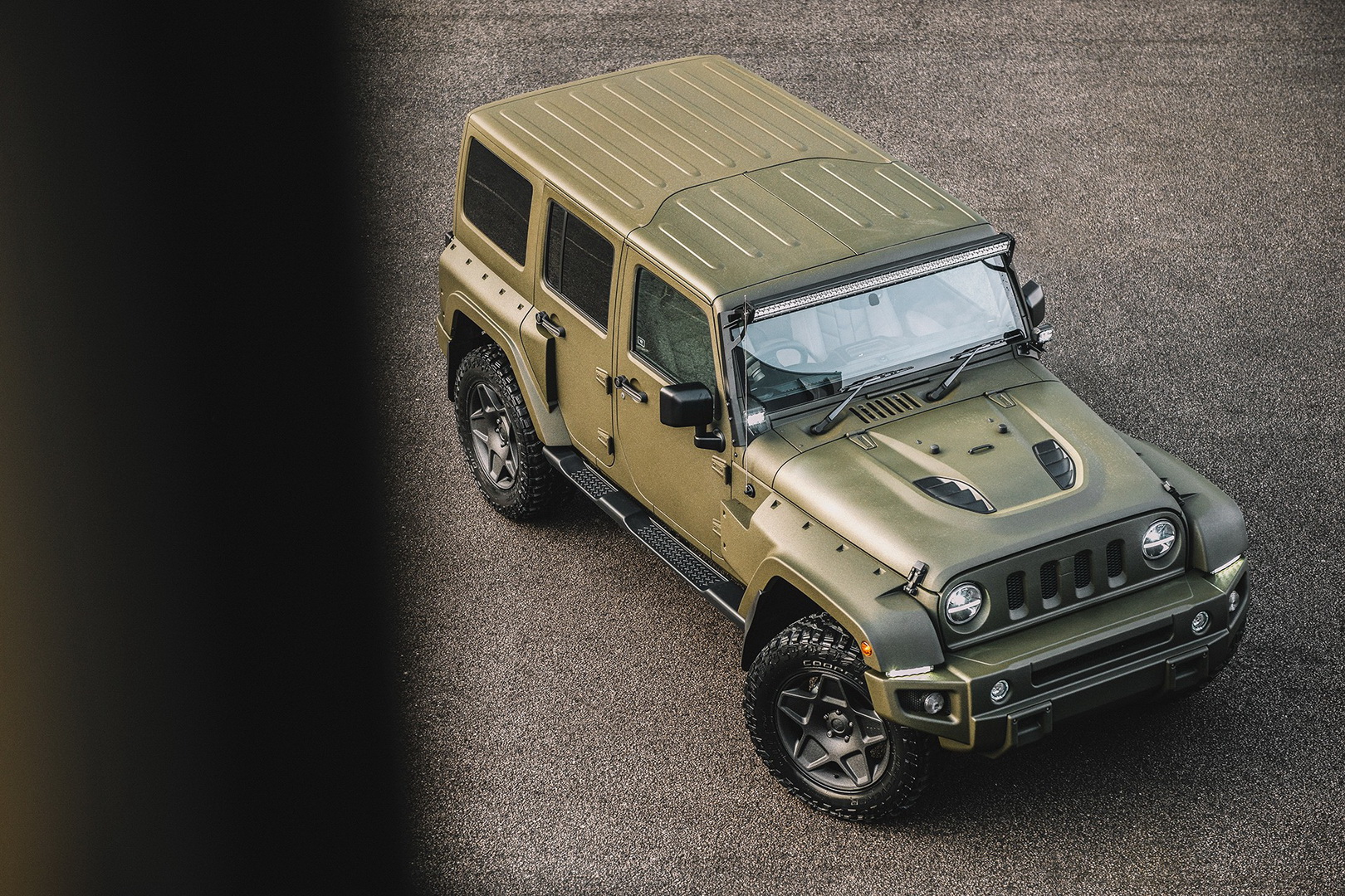 Kahn’s Jeep Wrangler Black Hawk Expedition Looks Like A Very Luxurious Military Vehicle