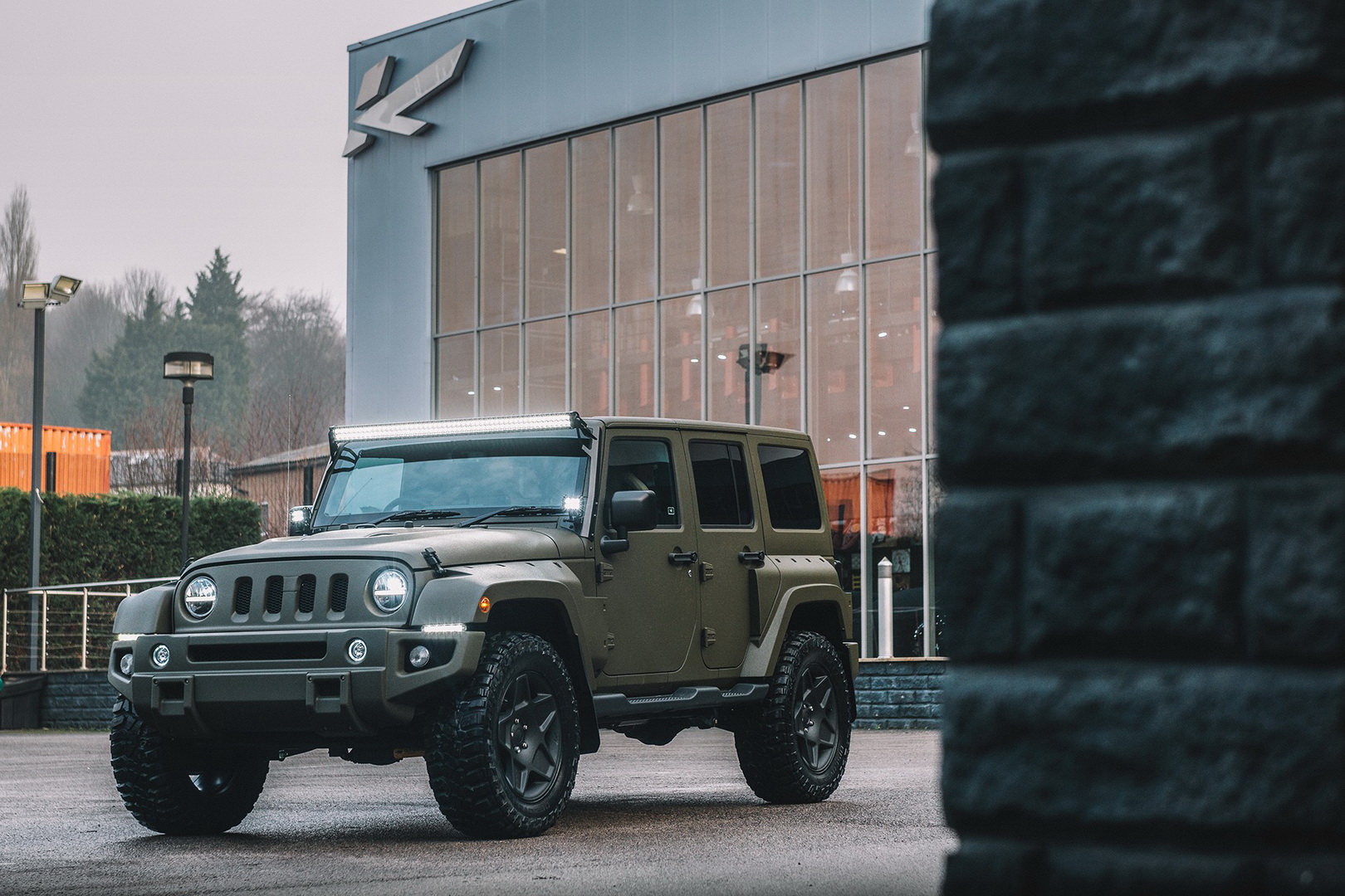 Kahn’s Jeep Wrangler Black Hawk Expedition Looks Like A Very Luxurious Military Vehicle