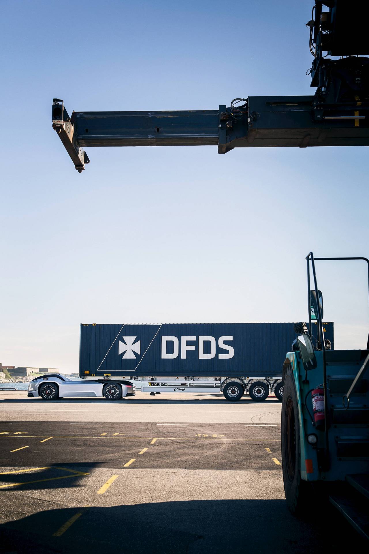 Volvo Trucks’ Self-Driving “Vera” Starts Transporting Containers In Sweden