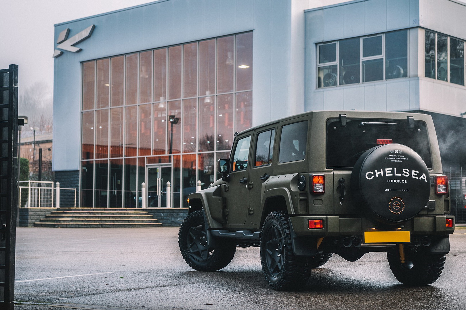 Kahn’s Jeep Wrangler Black Hawk Expedition Looks Like A Very Luxurious Military Vehicle