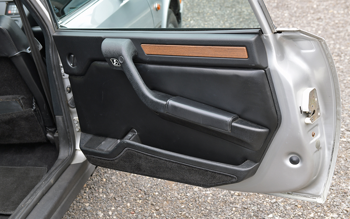 Oh là là: 1986 Citroen CX 25 Prestige Turbo Is Old Europe At Its Chicest