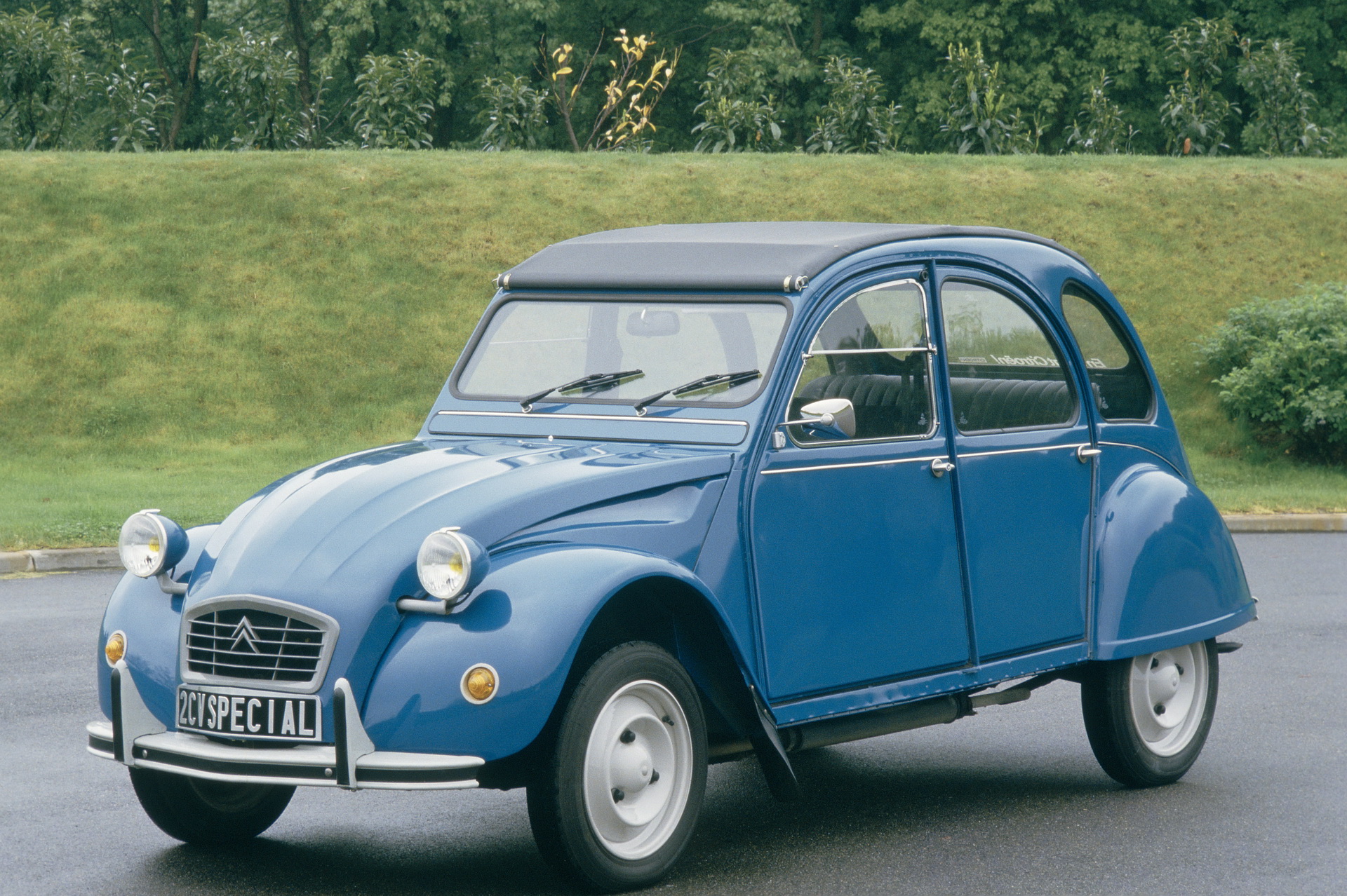 Citroen Has No Plans Of Resurrecting The Iconic 2CV
