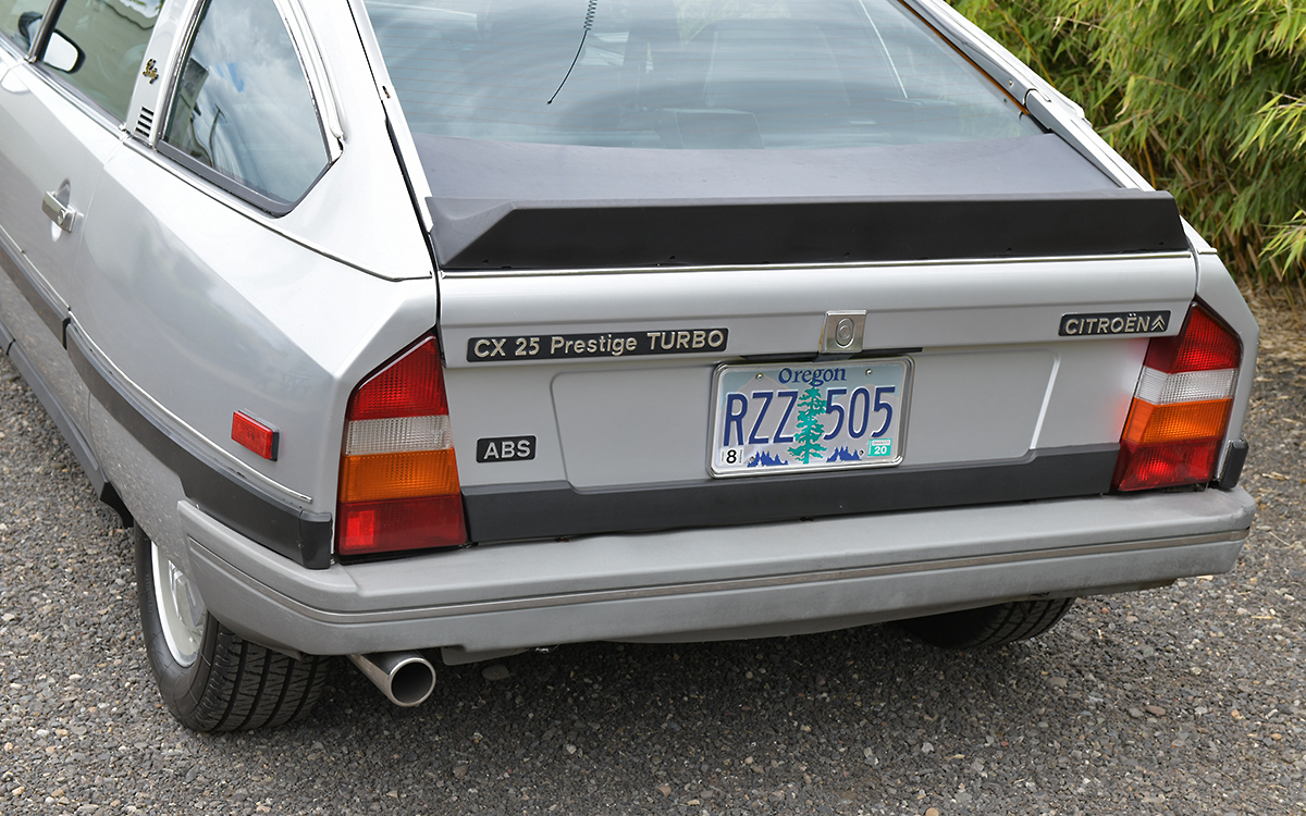 Oh là là: 1986 Citroen CX 25 Prestige Turbo Is Old Europe At Its Chicest