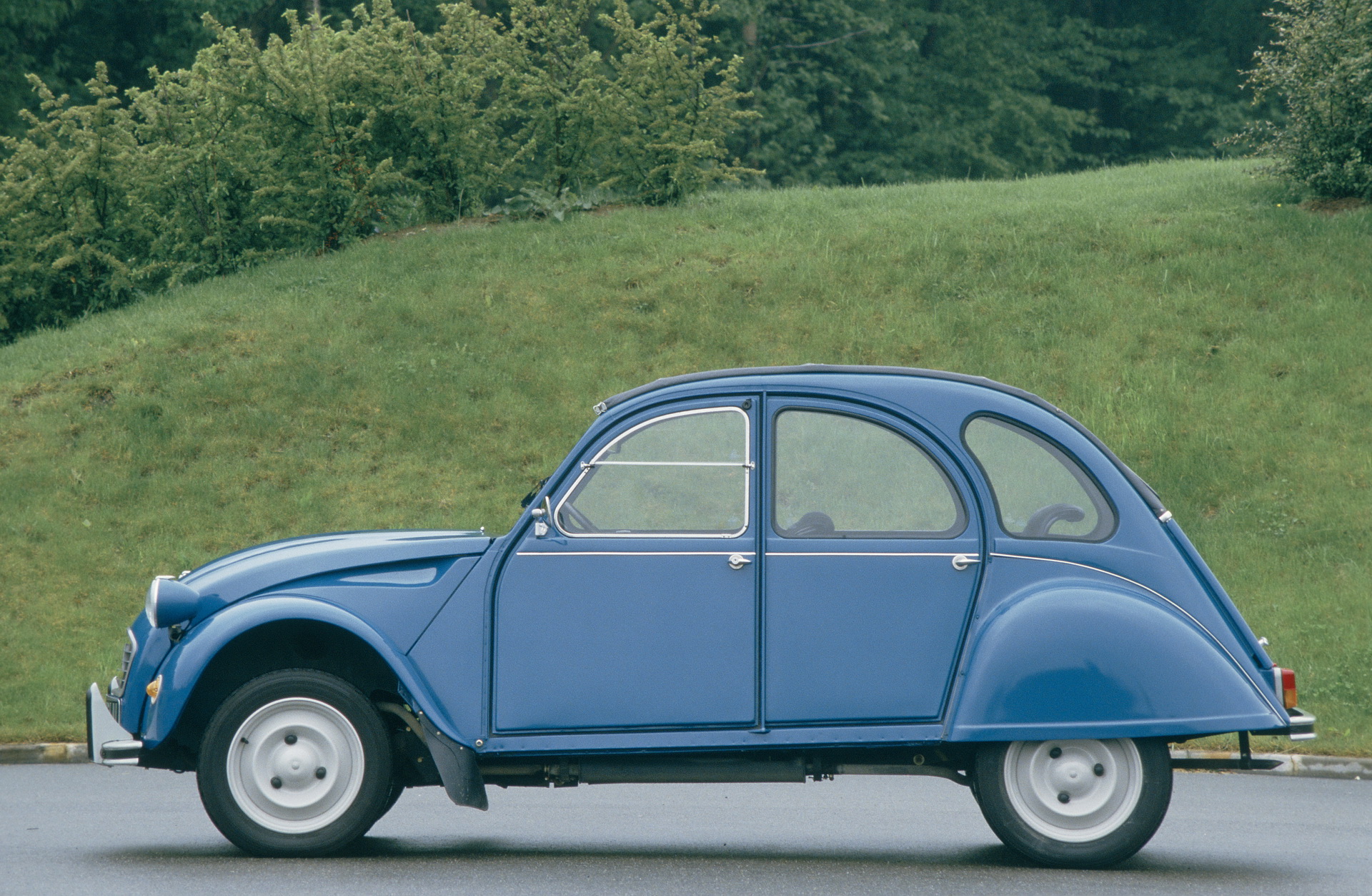 Citroen Has No Plans Of Resurrecting The Iconic 2CV
