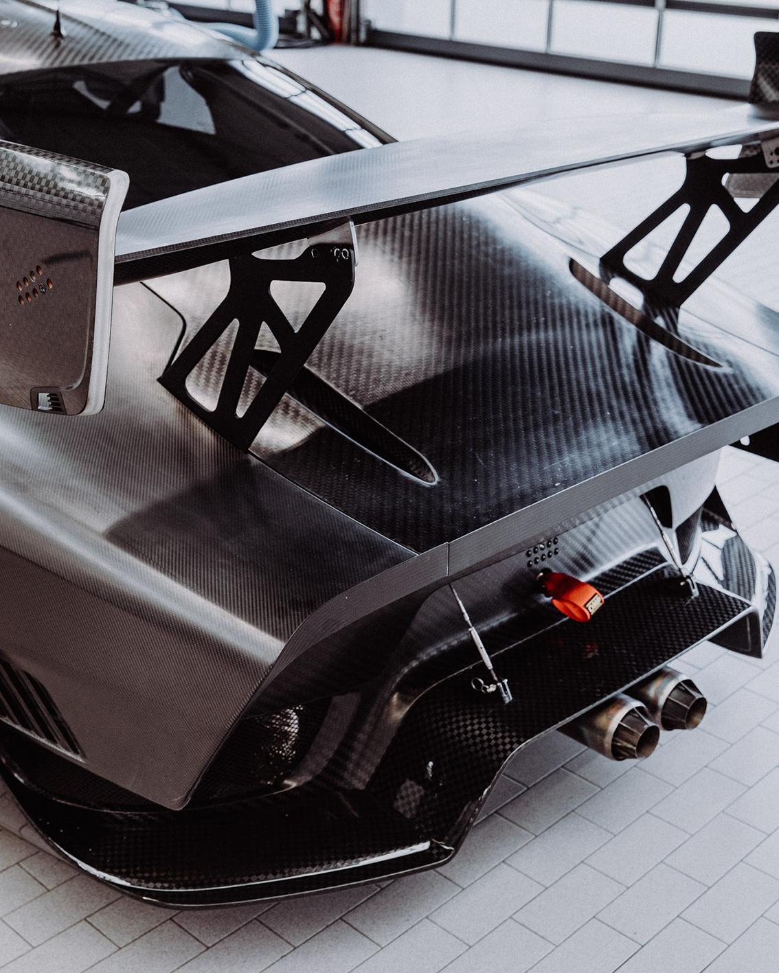 Who Needs Retro Liveries? Porsche 935’s Carbon Body Looks Rad In The Raw