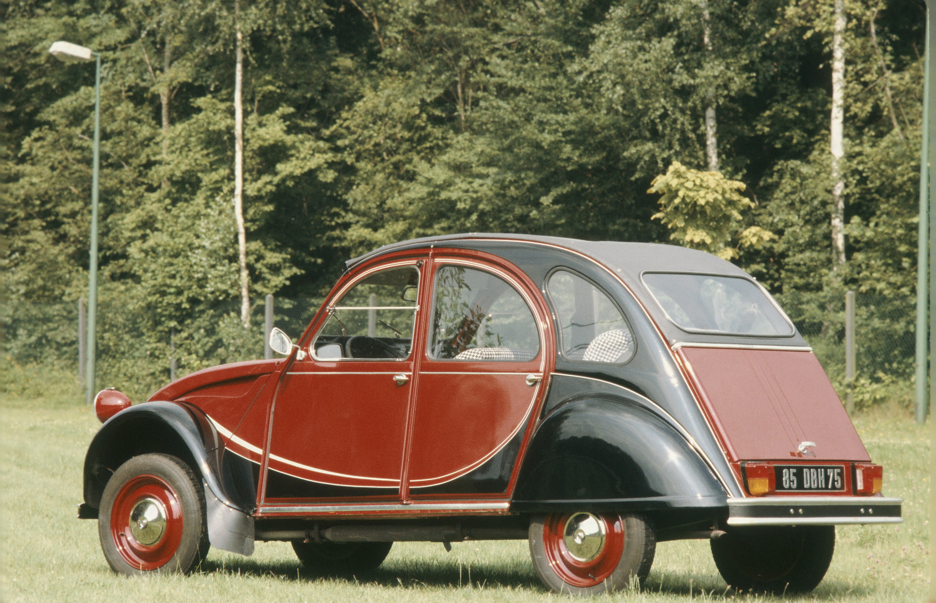 Citroen Has No Plans Of Resurrecting The Iconic 2CV