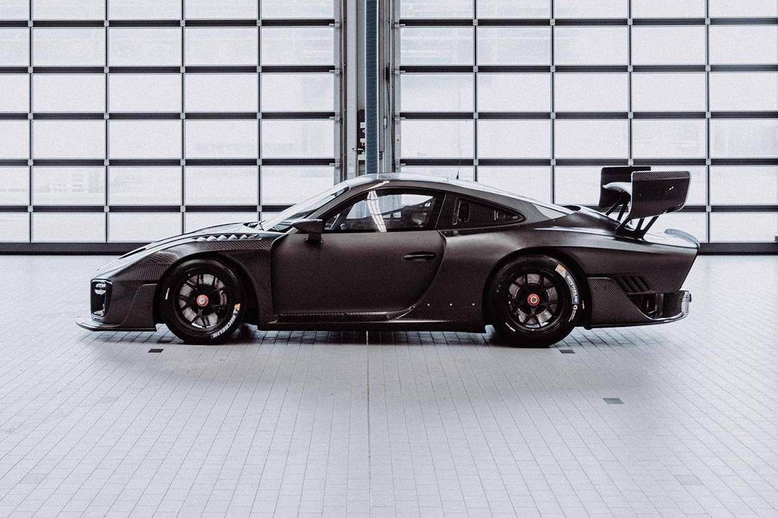 Who Needs Retro Liveries? Porsche 935’s Carbon Body Looks Rad In The Raw