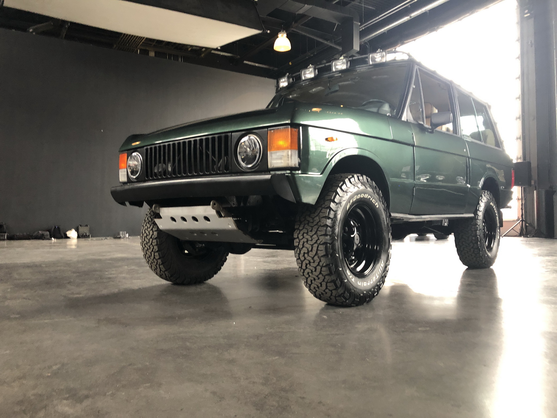 1974 Range Rover Gets A Classy Makeover From Legacy Overland