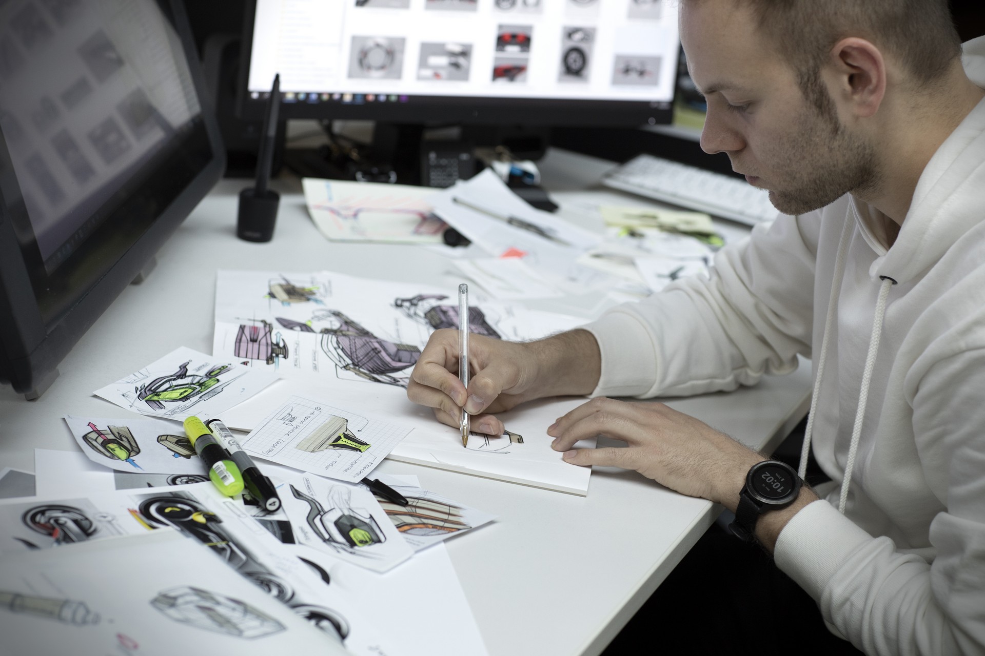 BMW’s Vision DC Roadster Is A Futuristic Electric Motorcycle