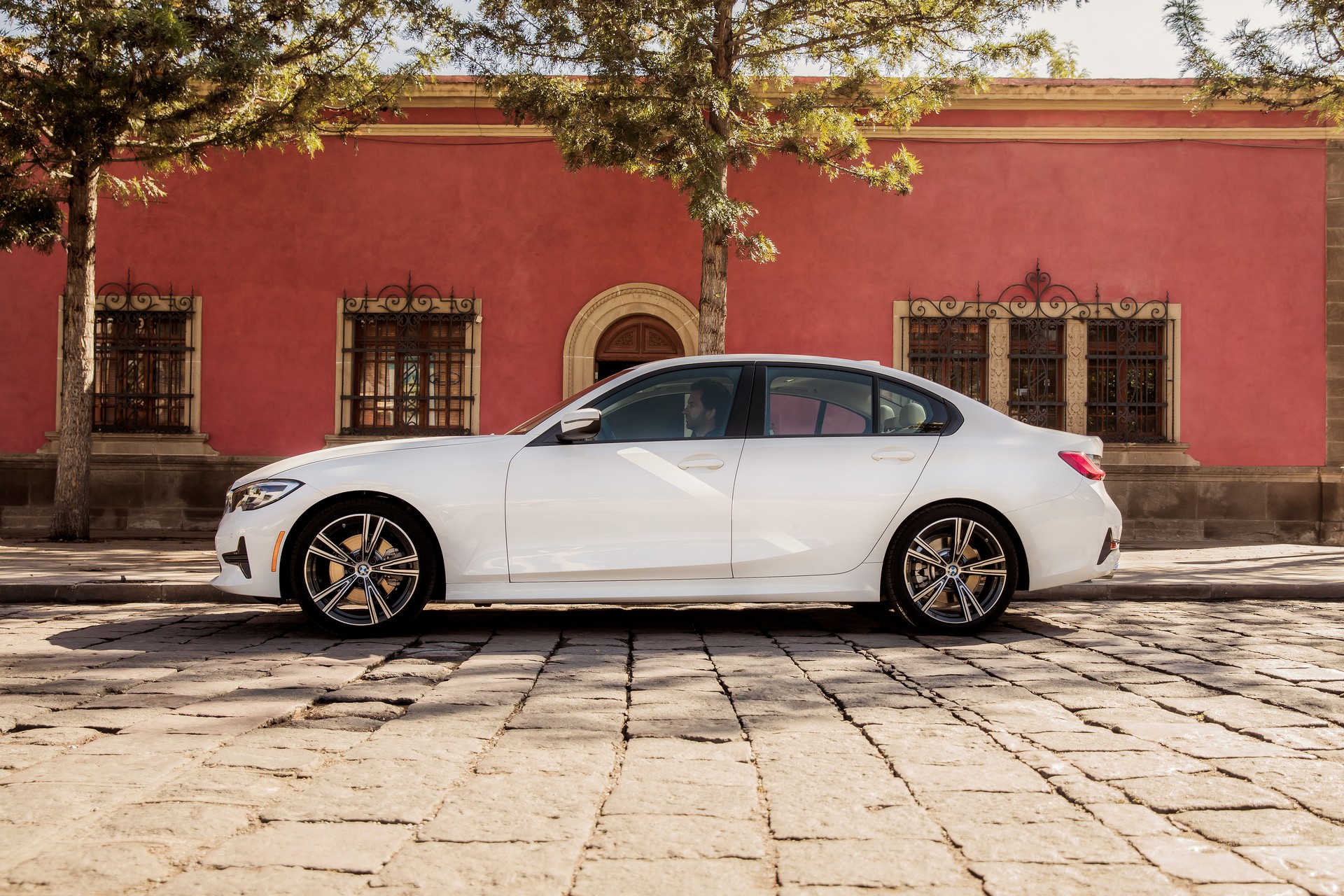 BMW Opens New Mexican Plant Days Ahead Of American Tariffs