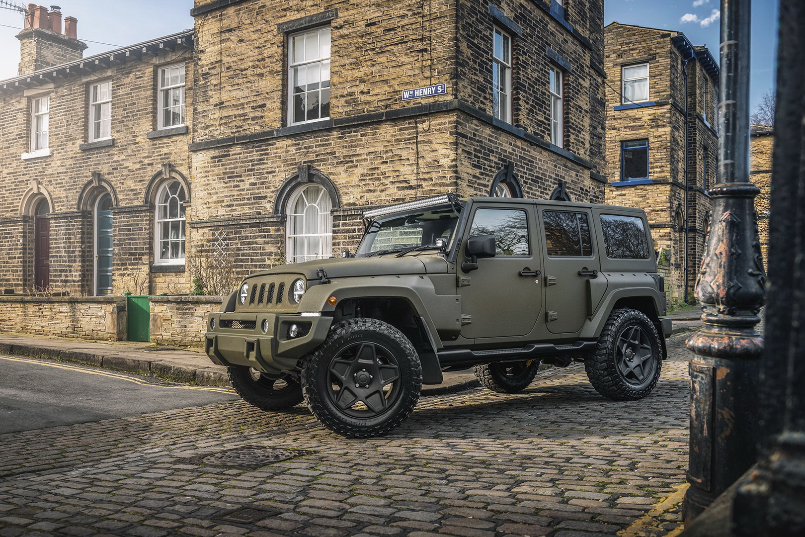 Kahn’s Jeep Wrangler Black Hawk Expedition Looks Like A Very Luxurious Military Vehicle