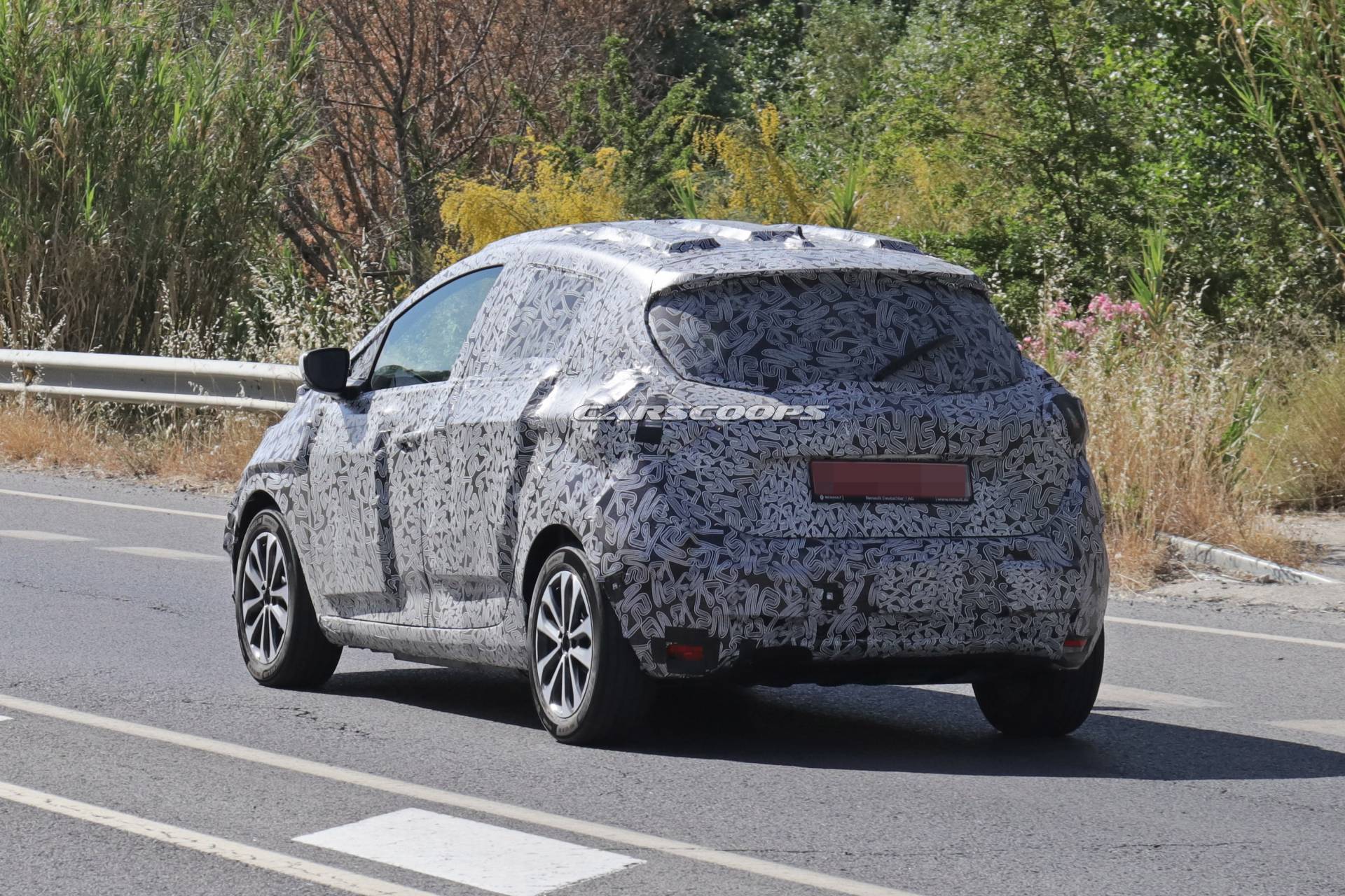 2020 Renault Zoe Gearing Up To Face Upcoming Fierce Competition