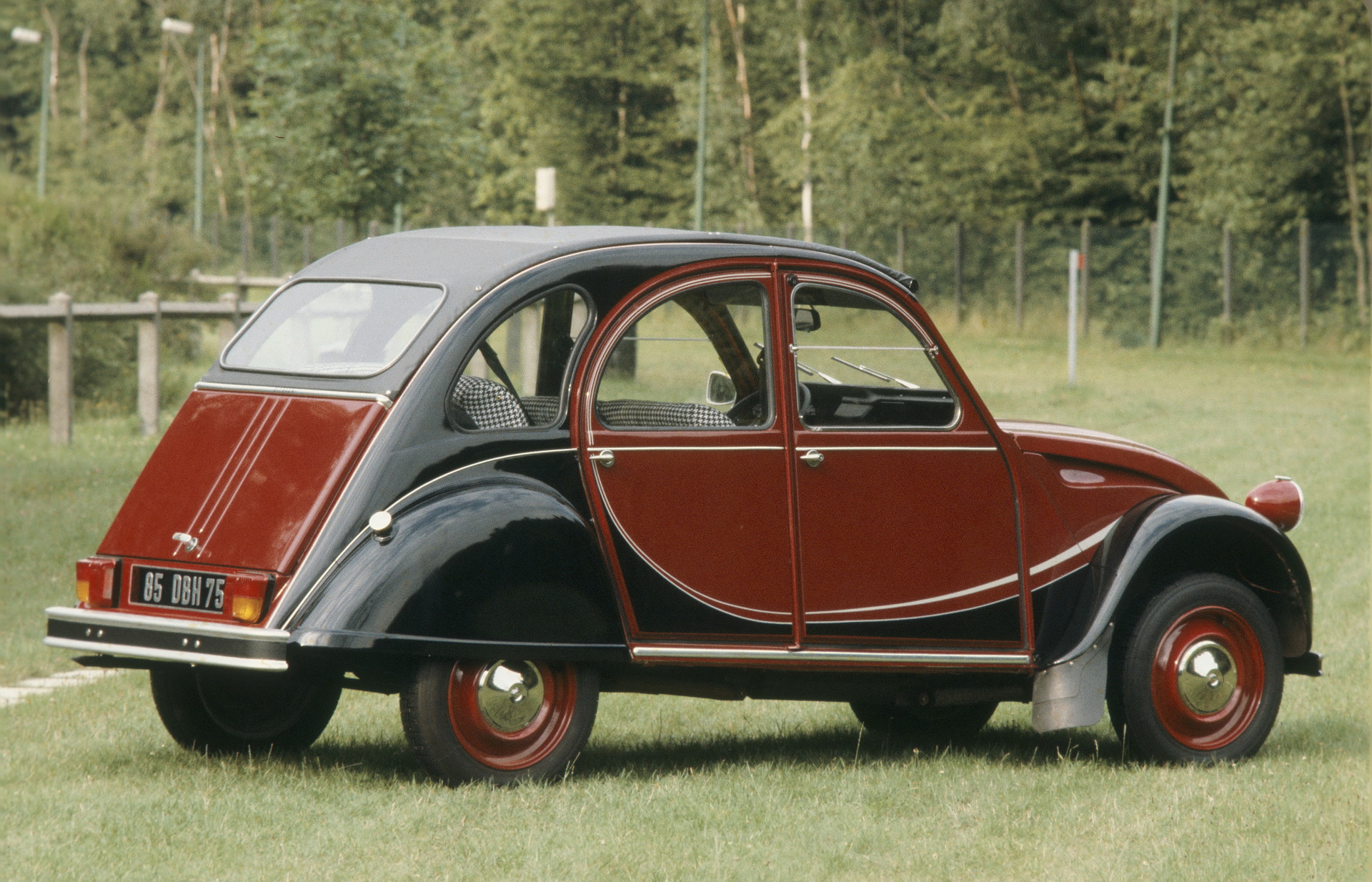 Citroen Has No Plans Of Resurrecting The Iconic 2CV
