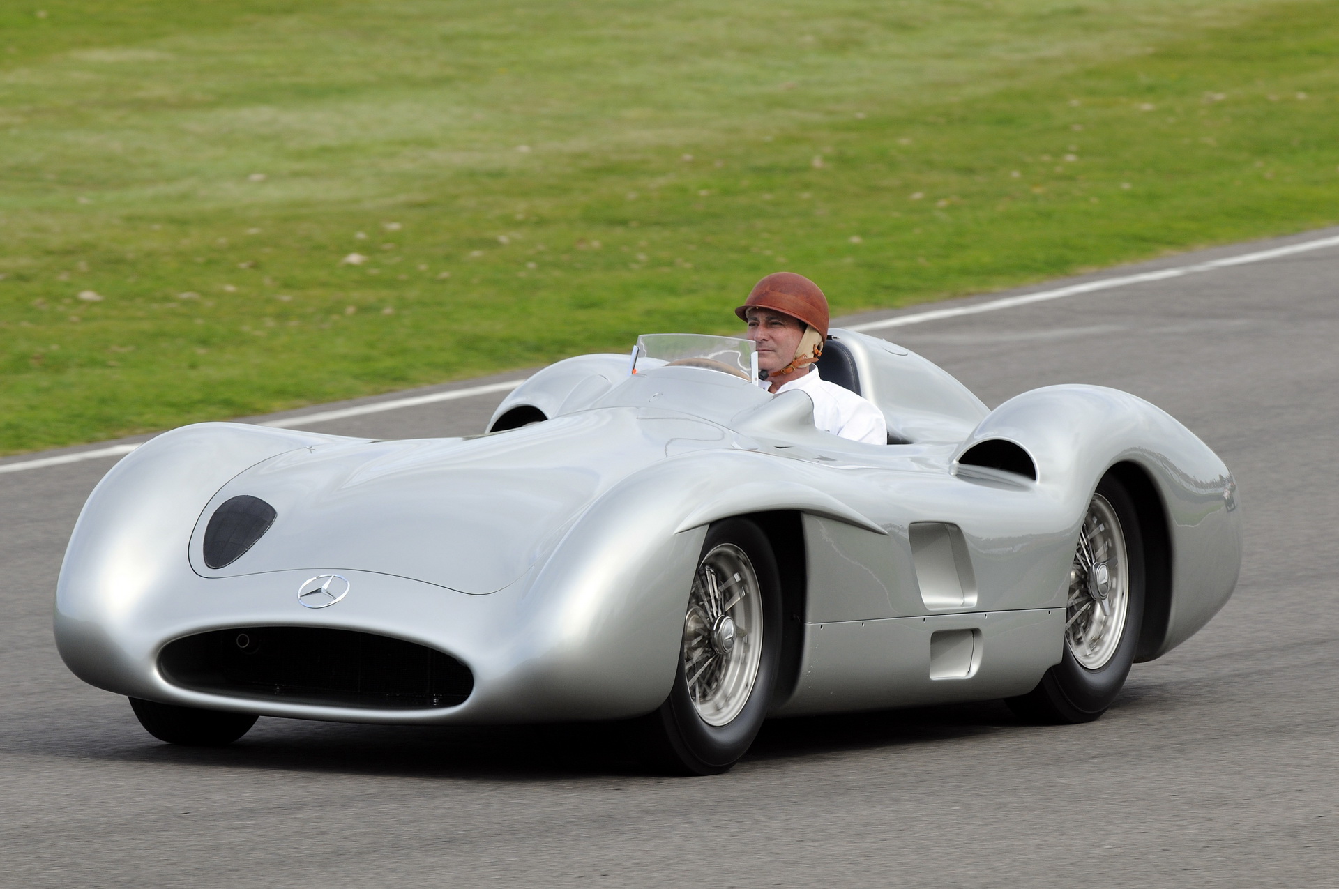 Mercedes Classic-Recreated SSKL To Steal The Show In Festival of Speed