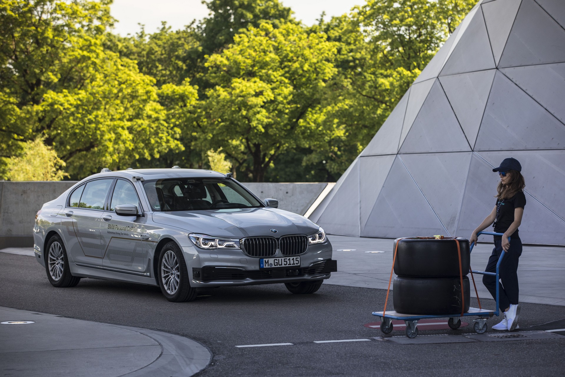 BMW Shows Off 7-Series Prototype With Level 4 Autonomous Tech