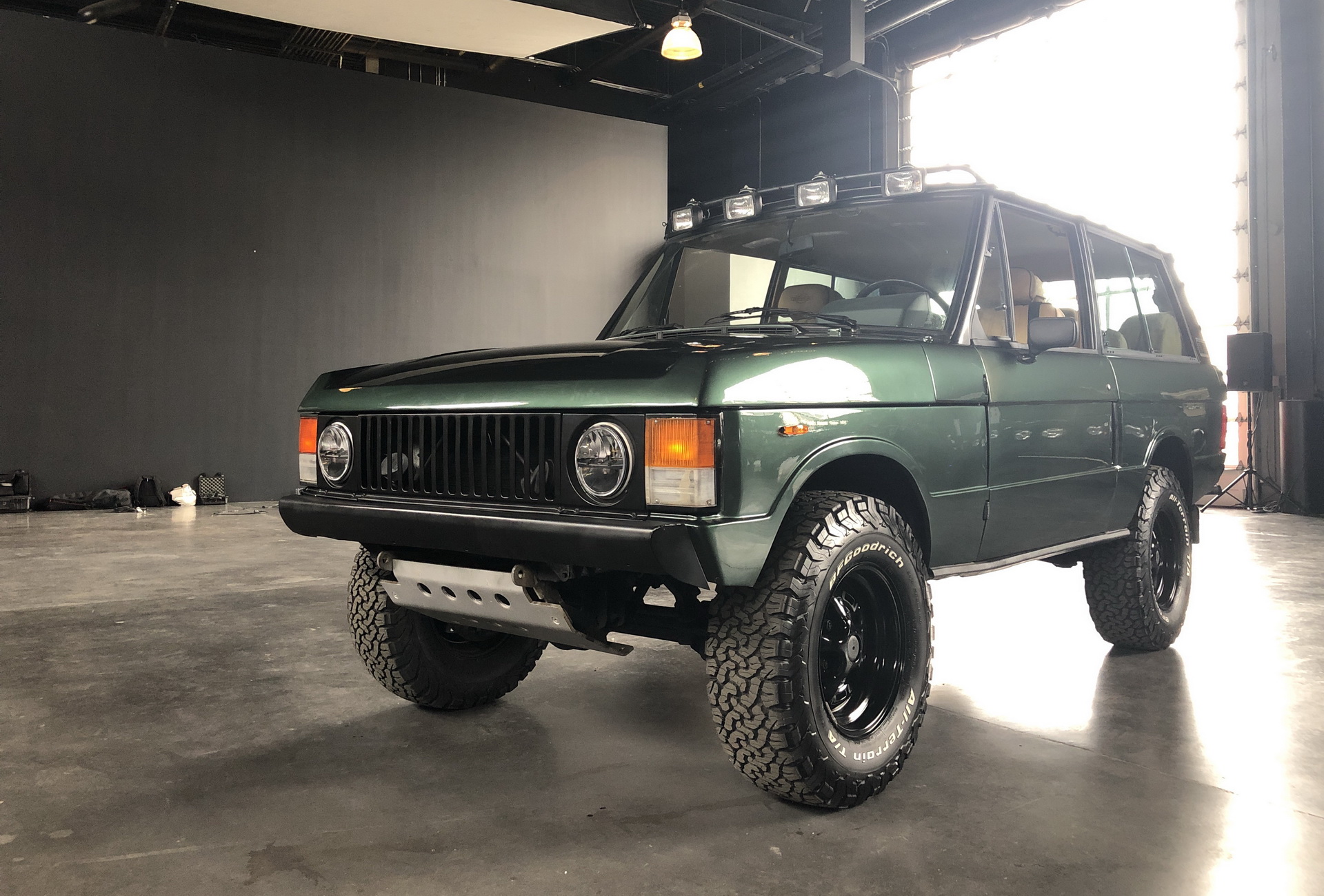 1974 Range Rover Gets A Classy Makeover From Legacy Overland