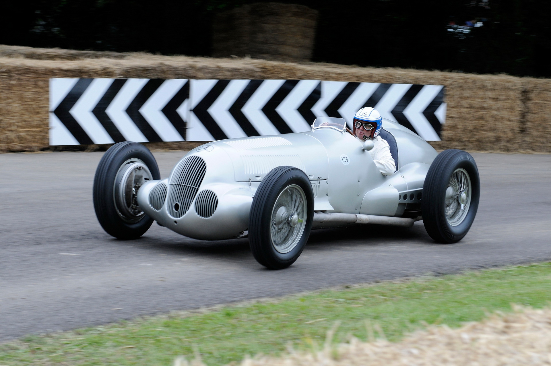 Mercedes Classic-Recreated SSKL To Steal The Show In Festival of Speed