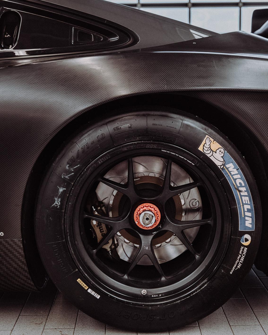 Who Needs Retro Liveries? Porsche 935’s Carbon Body Looks Rad In The Raw