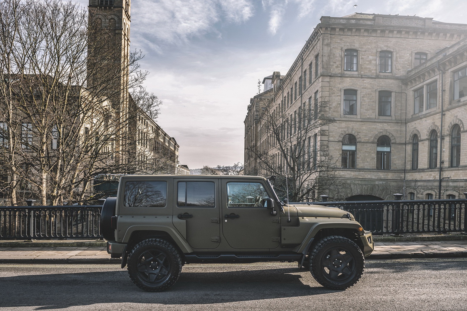 Kahn’s Jeep Wrangler Black Hawk Expedition Looks Like A Very Luxurious Military Vehicle